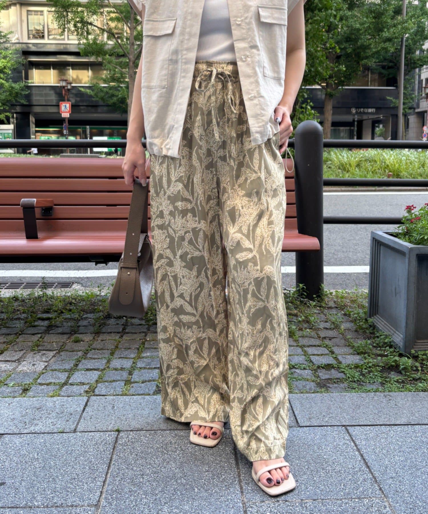 Jena　espace merveilleux(ジェナ　エスパスメルヴェイユ) ボタニカルパンツ