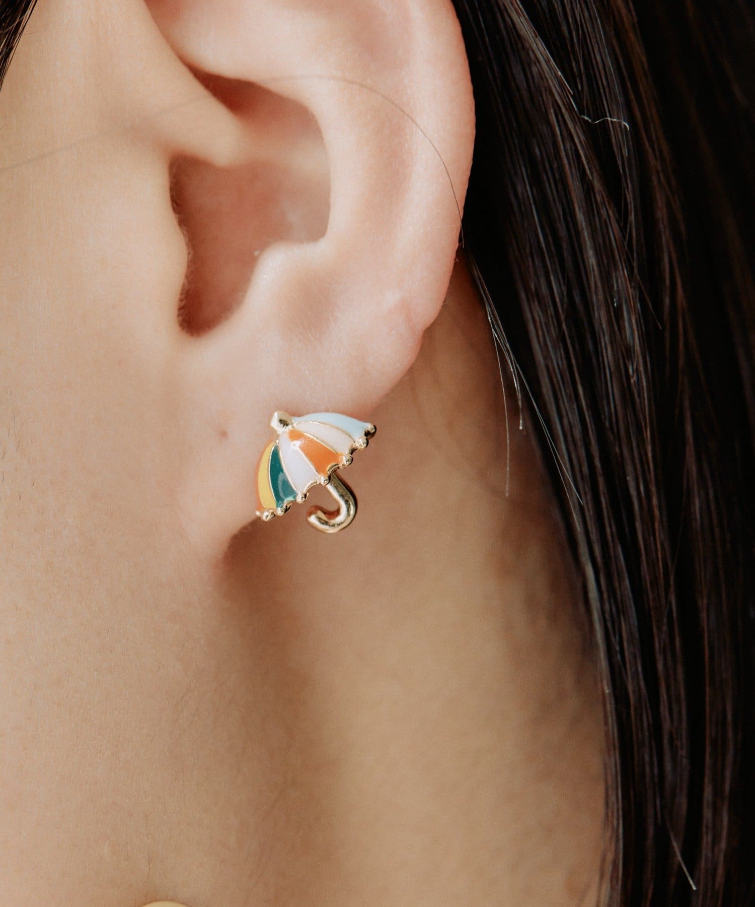 ear PAPILLONNER(イア パピヨネ) 《WEB限定/チタンポスト》カラフル雨傘ピアス