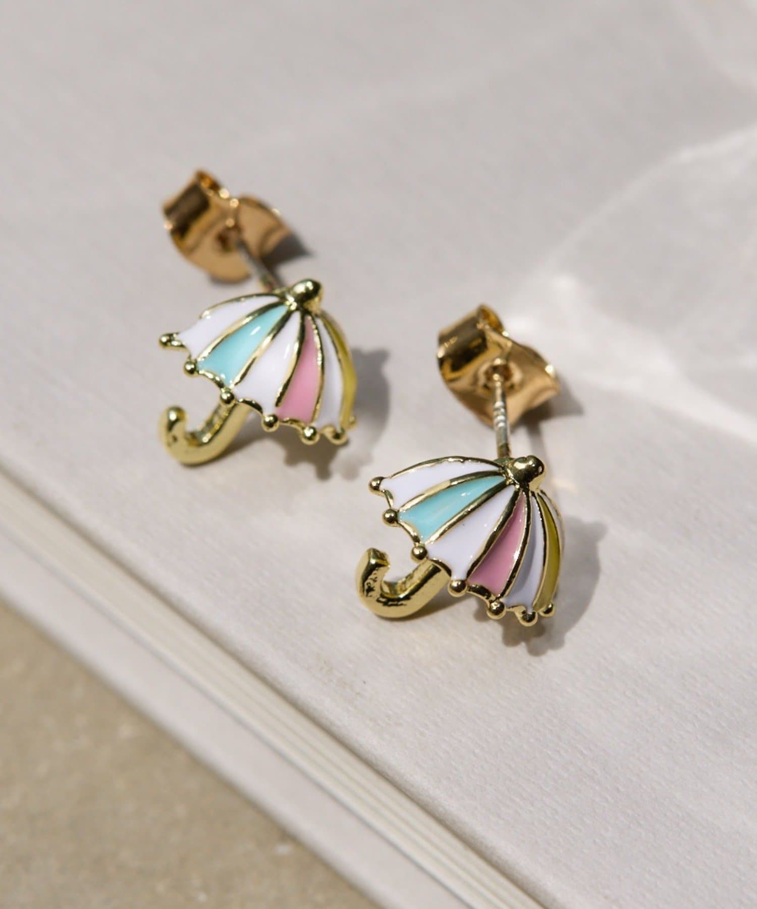 ear PAPILLONNER(イア パピヨネ) 《WEB限定/チタンポスト》カラフル雨傘ピアス