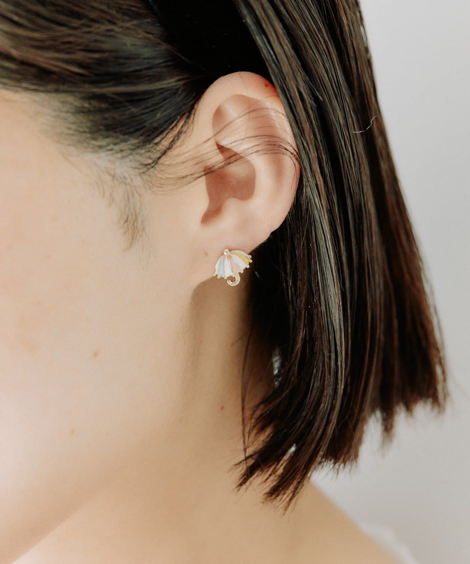 ear PAPILLONNER(イア パピヨネ) 《WEB限定/チタンポスト》カラフル雨傘ピアス