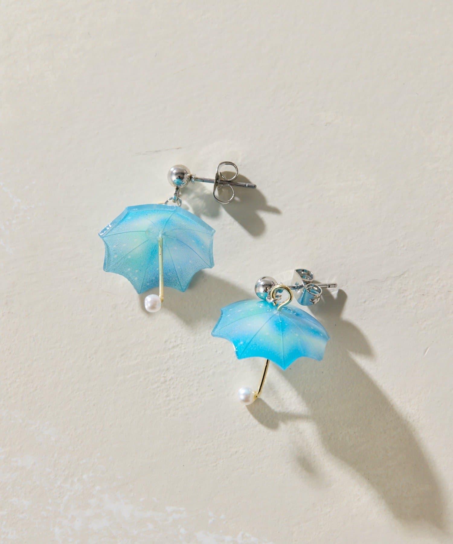 ear PAPILLONNER(イア パピヨネ) 《WEB限定》)踊るアンブレラピアス