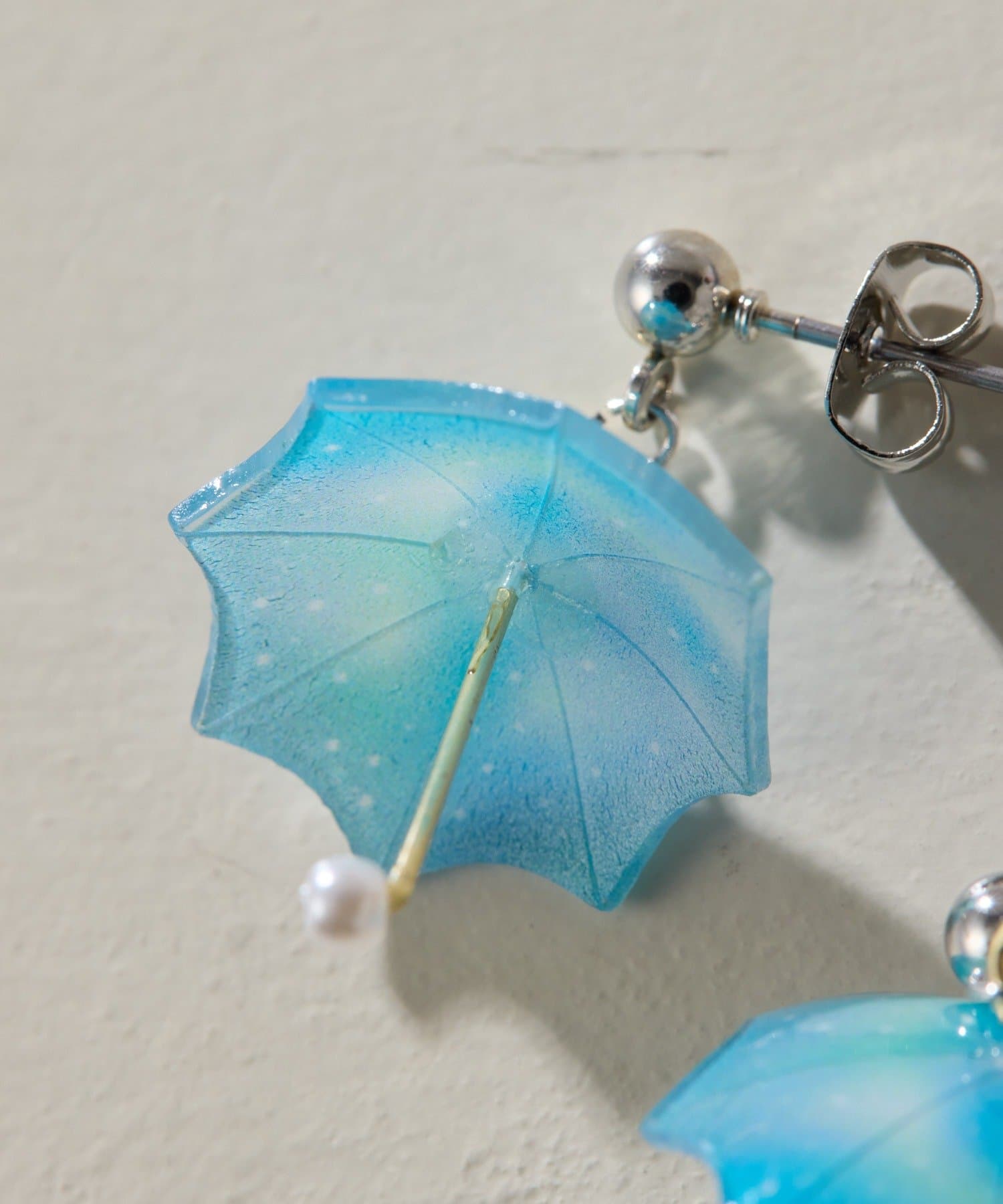 ear PAPILLONNER(イア パピヨネ) 《WEB限定》)踊るアンブレラピアス