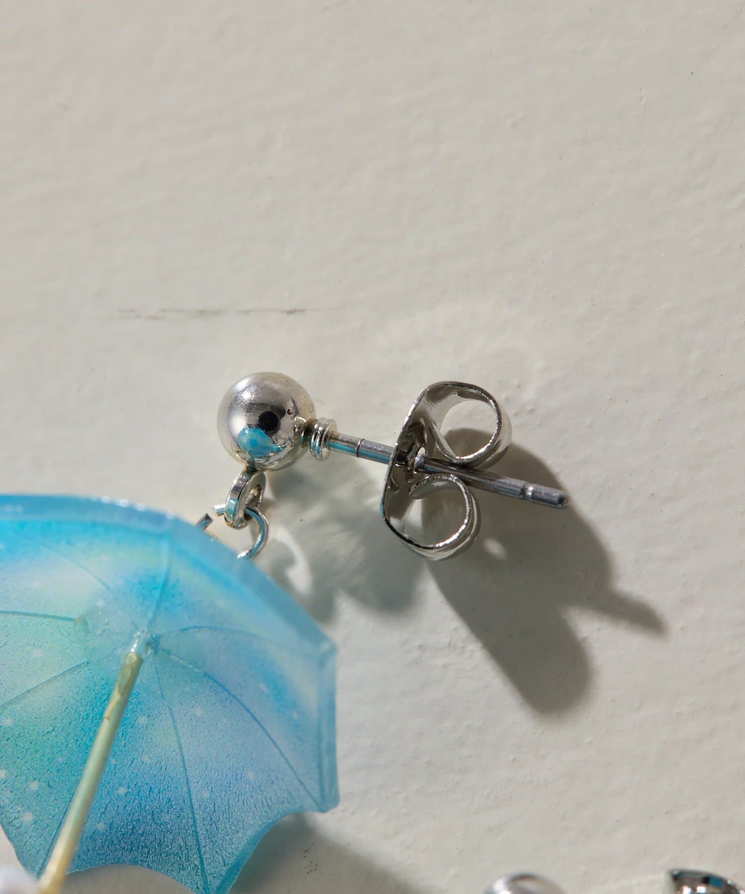 ear PAPILLONNER(イア パピヨネ) 《WEB限定》)踊るアンブレラピアス