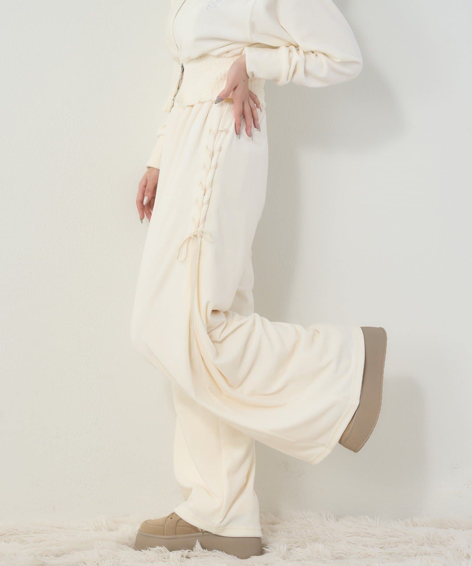 NICE CLAUP / OLIVE des OLIVE OUTLET(ナイスクラップ  / オリーブ デ オリーブ アウトレット) 【one after another】レースアップカットパンツ