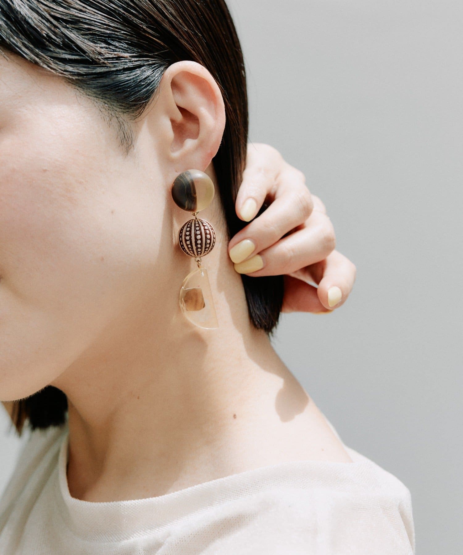 ear PAPILLONNER(イア パピヨネ) 《チタンポスト》ブラウンスリー樹脂パーツピアス