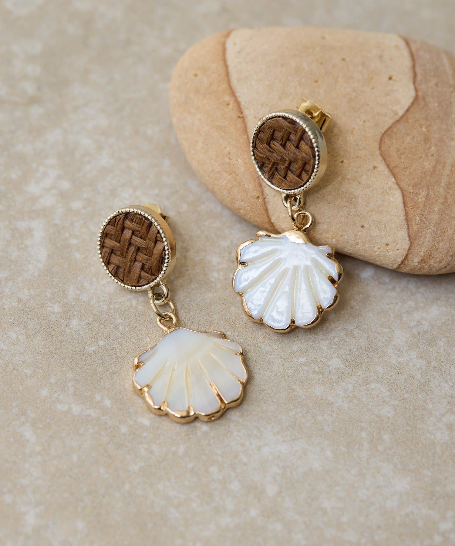 ear PAPILLONNER(イア パピヨネ) ラタン×シェルパーツピアス