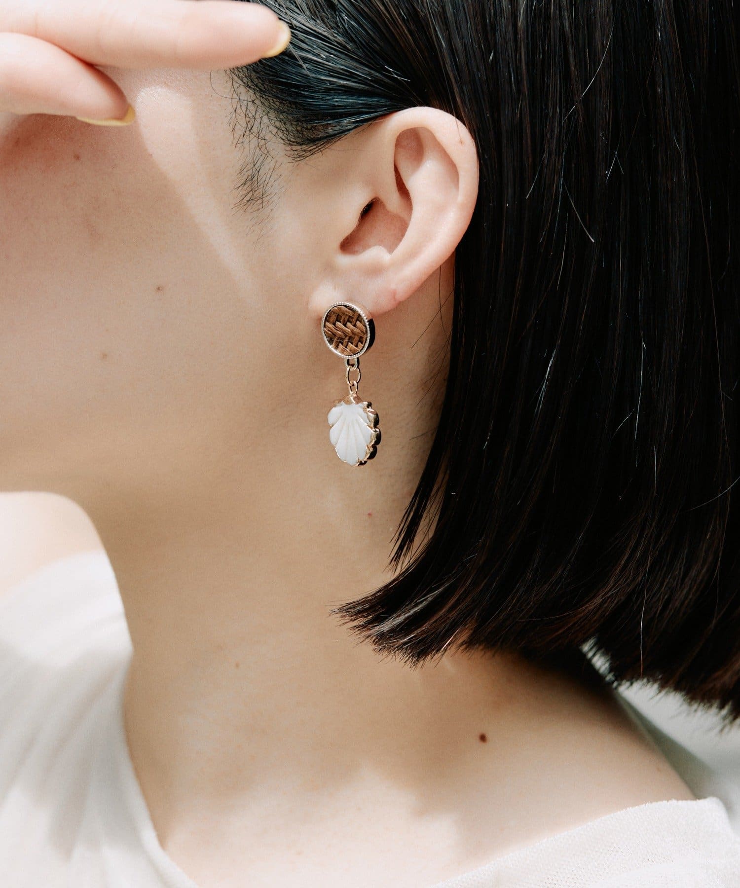 ear PAPILLONNER(イア パピヨネ) ラタン×シェルパーツピアス