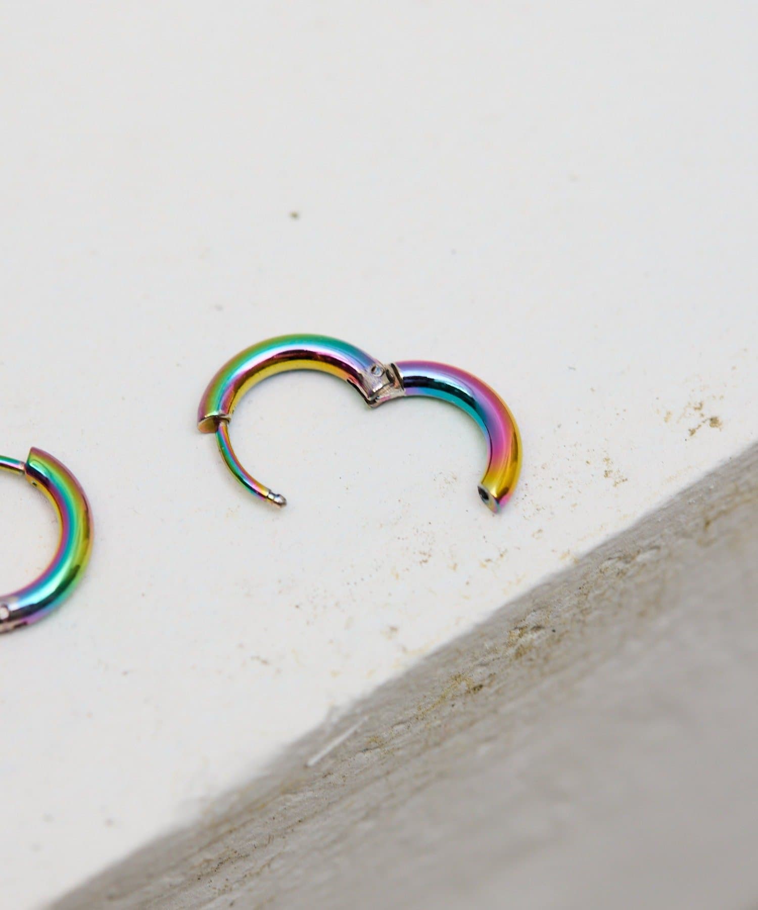ear PAPILLONNER(イア パピヨネ) 《金属アレルギー対応/ステンレス》オーロラ15ｍｍフープピアス