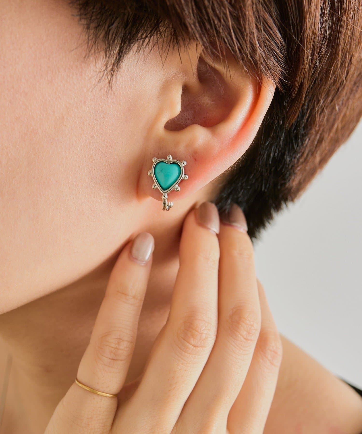 ear PAPILLONNER(イア パピヨネ) 《WEB＆一部店舗限定》ターコイズハートストーンイヤリング