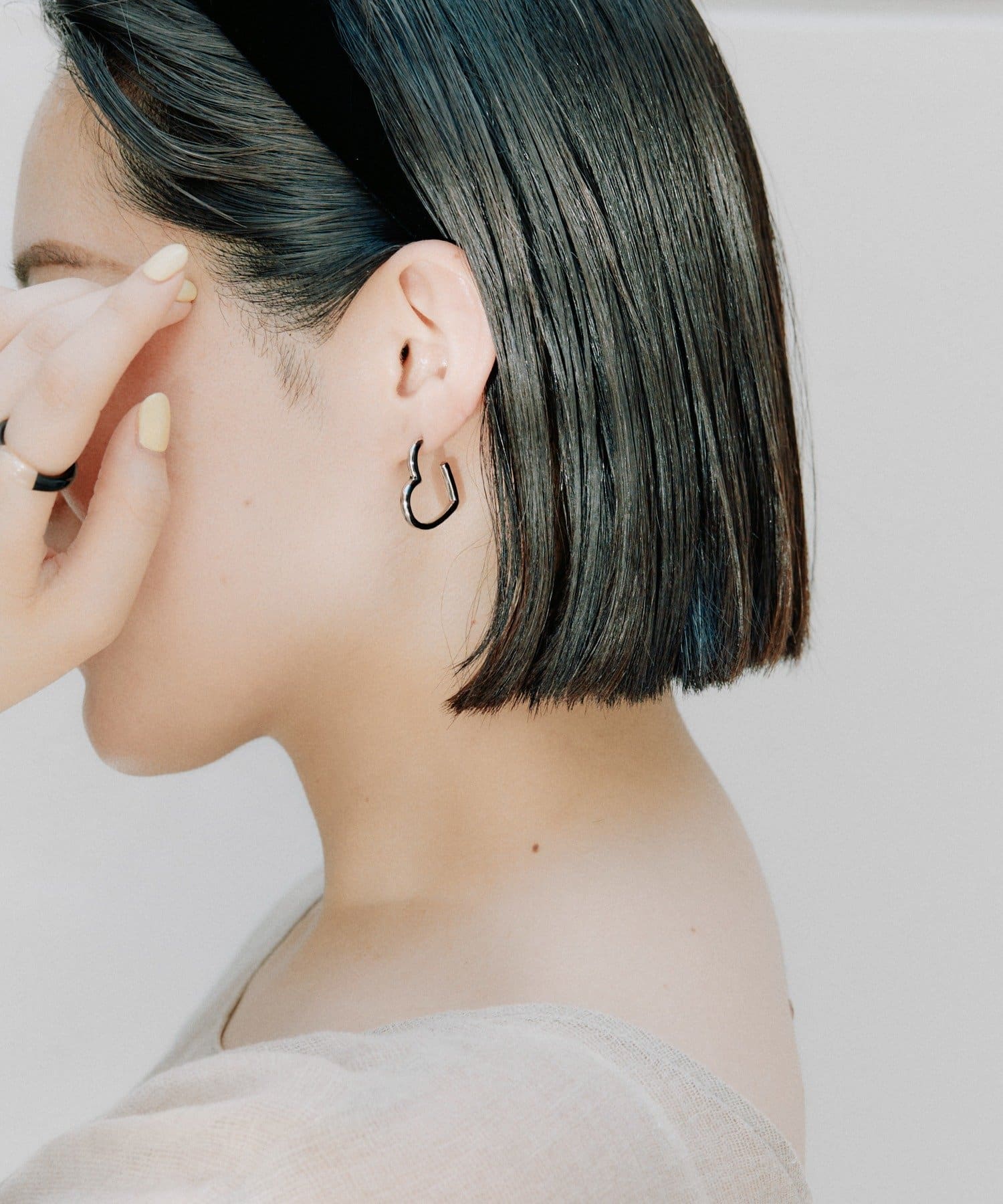 ear PAPILLONNER(イア パピヨネ) カラーハートフープピアス