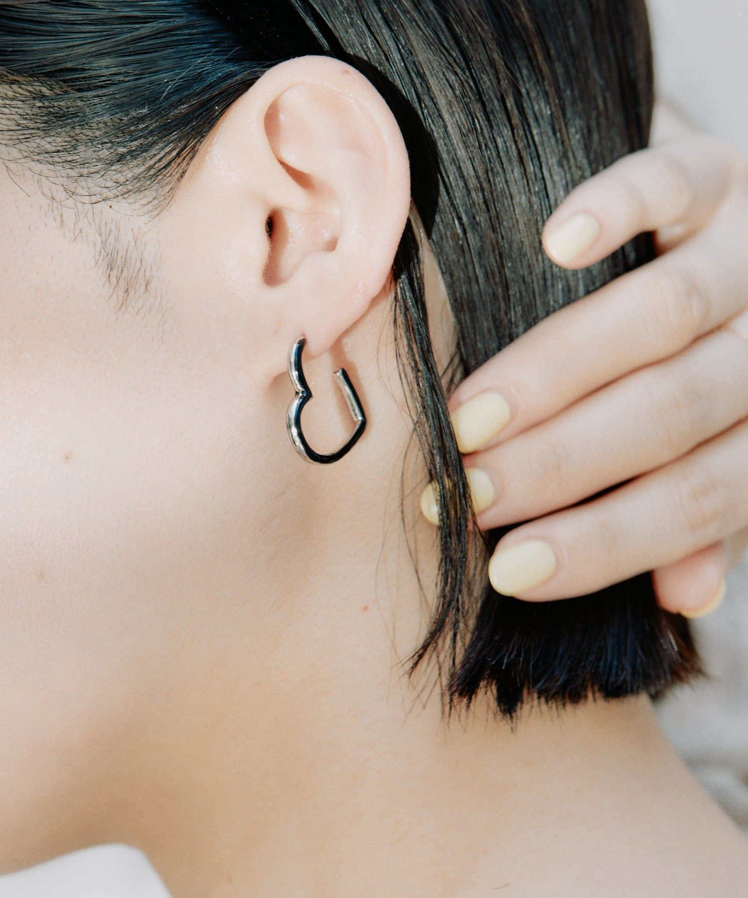 ear PAPILLONNER(イア パピヨネ) カラーハートフープピアス