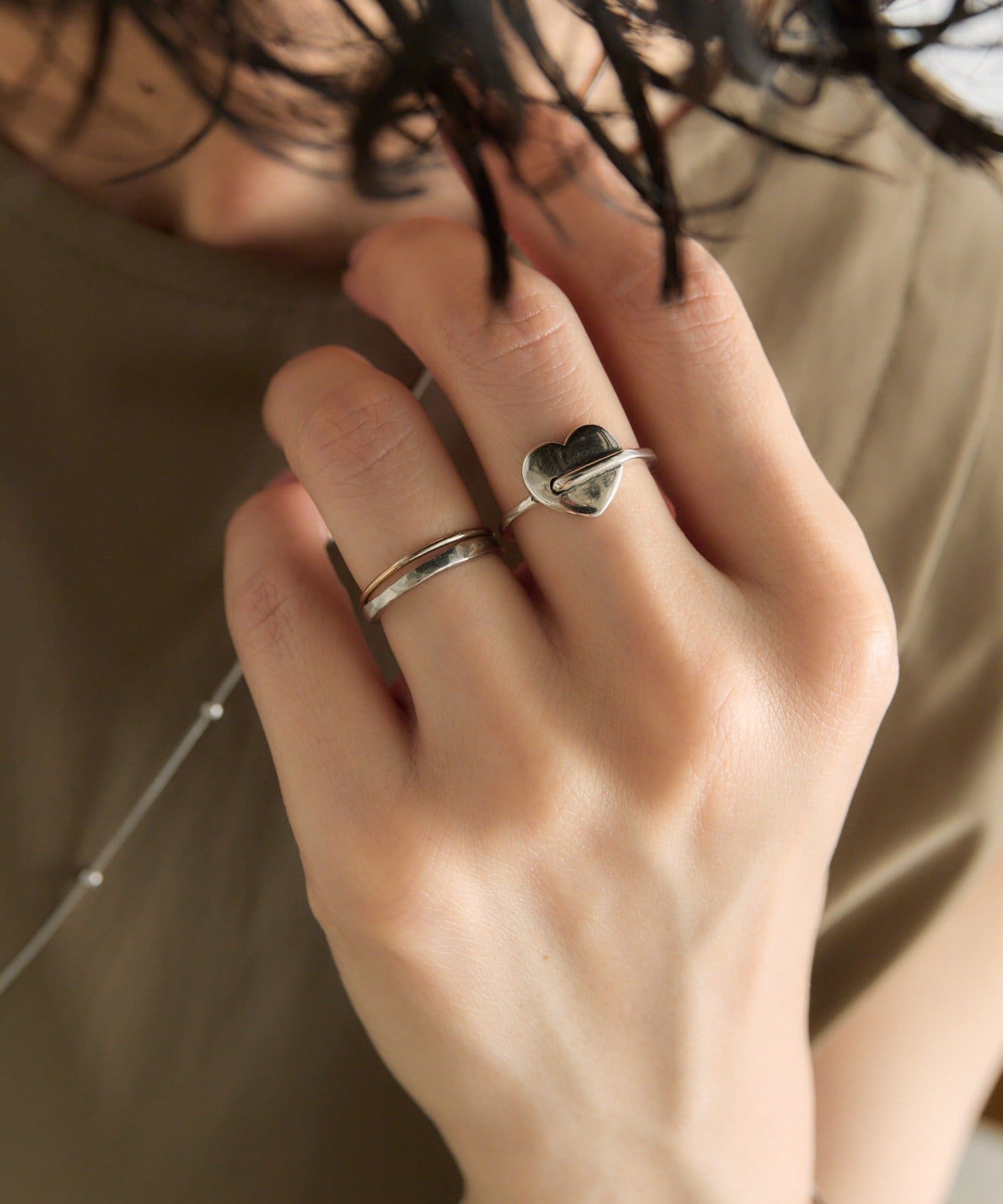 ear PAPILLONNER(イア パピヨネ) 《WEB限定/スターリングシルバー使用》》スルーハートリング