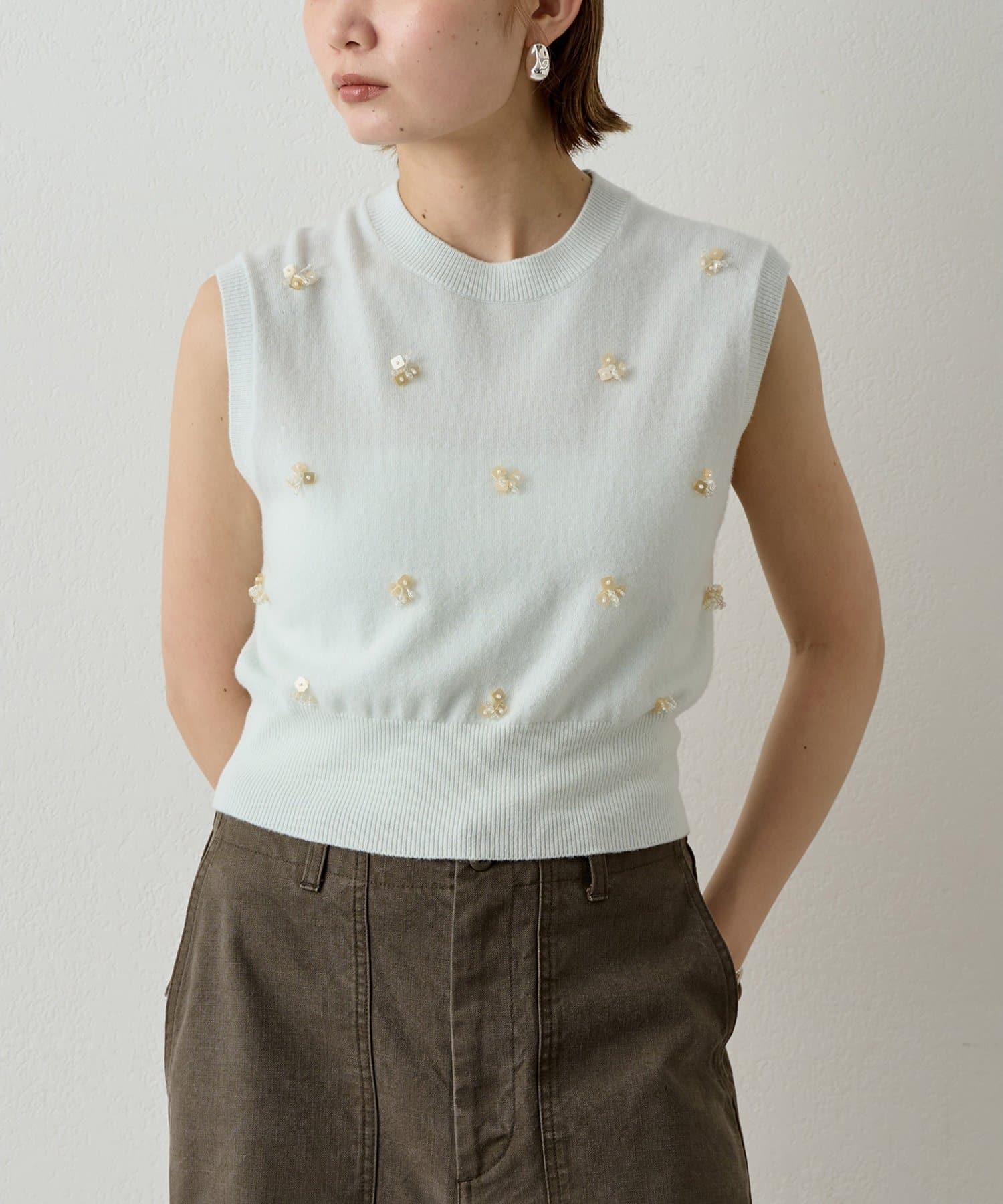 Whim Gazette(ウィム ガゼット) ビーズ刺繍ニットベスト