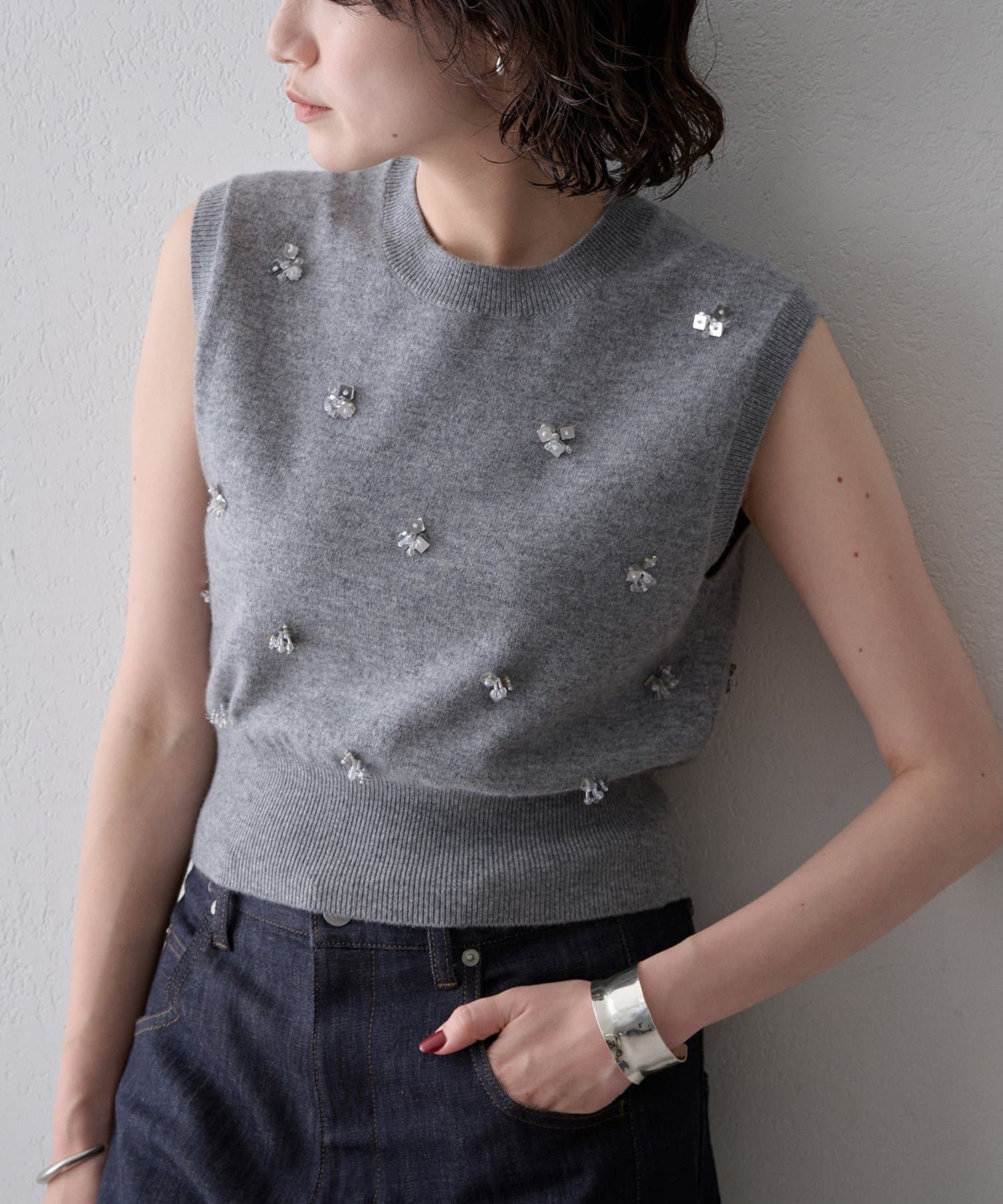 Whim Gazette(ウィム ガゼット) ビーズ刺繍ニットベスト