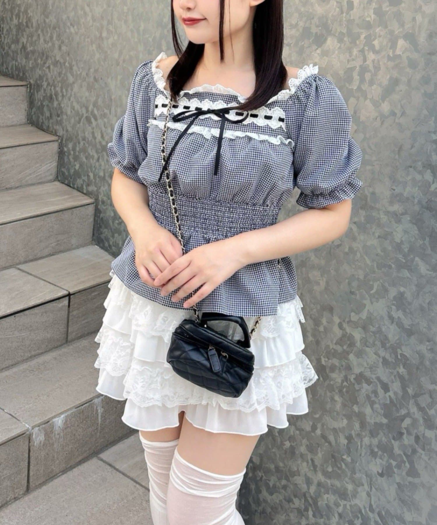 NICE CLAUP / OLIVE des OLIVE OUTLET(ナイスクラップ  / オリーブ デ オリーブ アウトレット) 【continuer】スクエアレースペプラムブラウス
