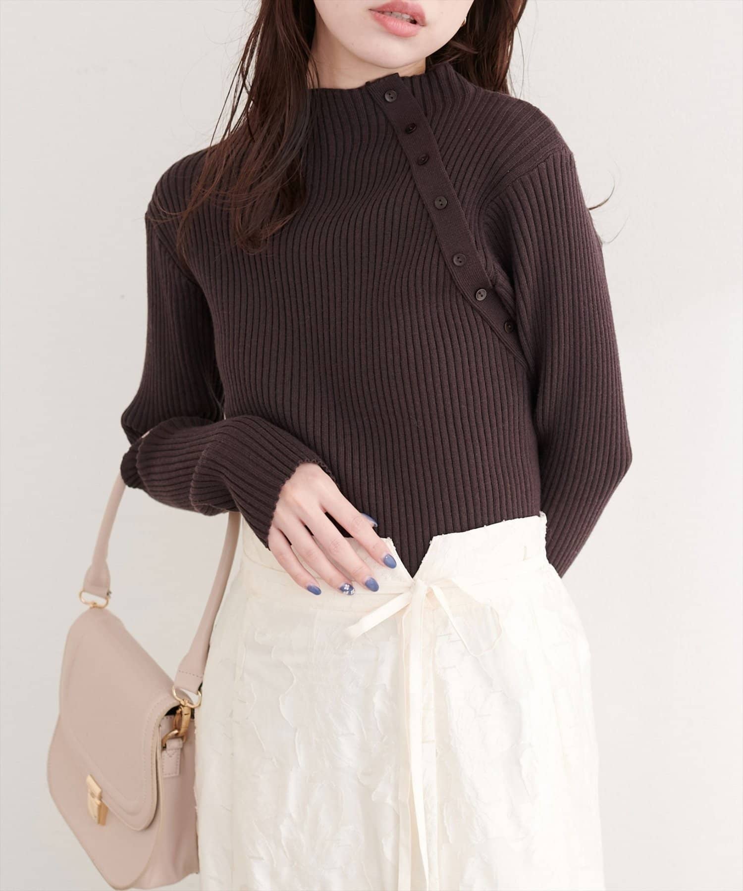 NICE CLAUP / OLIVE des OLIVE OUTLET(ナイスクラップ  / オリーブ デ オリーブ アウトレット) 【natural couture】斜めボタンプチハイリブニット