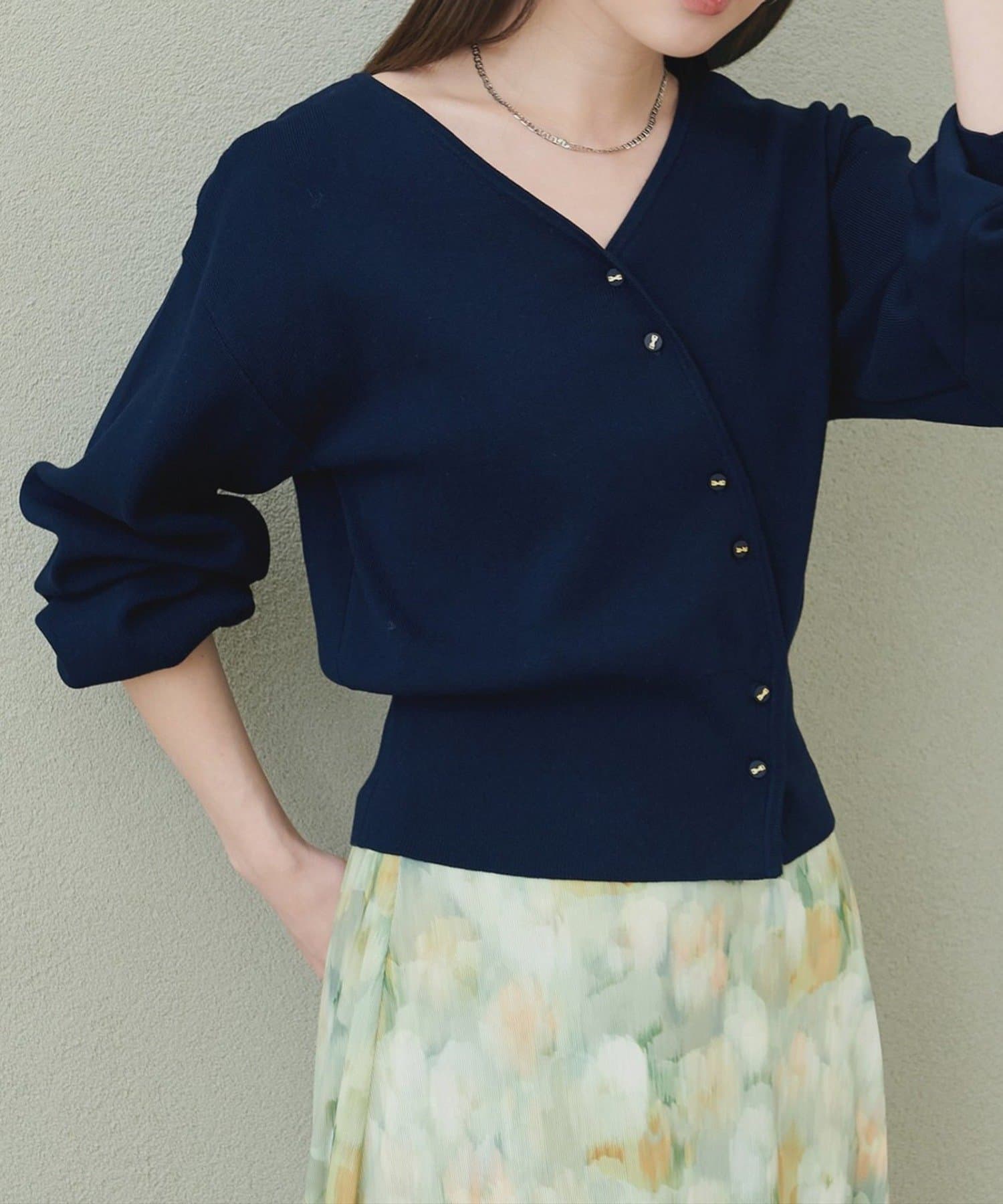 NICE CLAUP / OLIVE des OLIVE OUTLET(ナイスクラップ  / オリーブ デ オリーブ アウトレット) 【natural couture】アシメデザイン釦カーデ