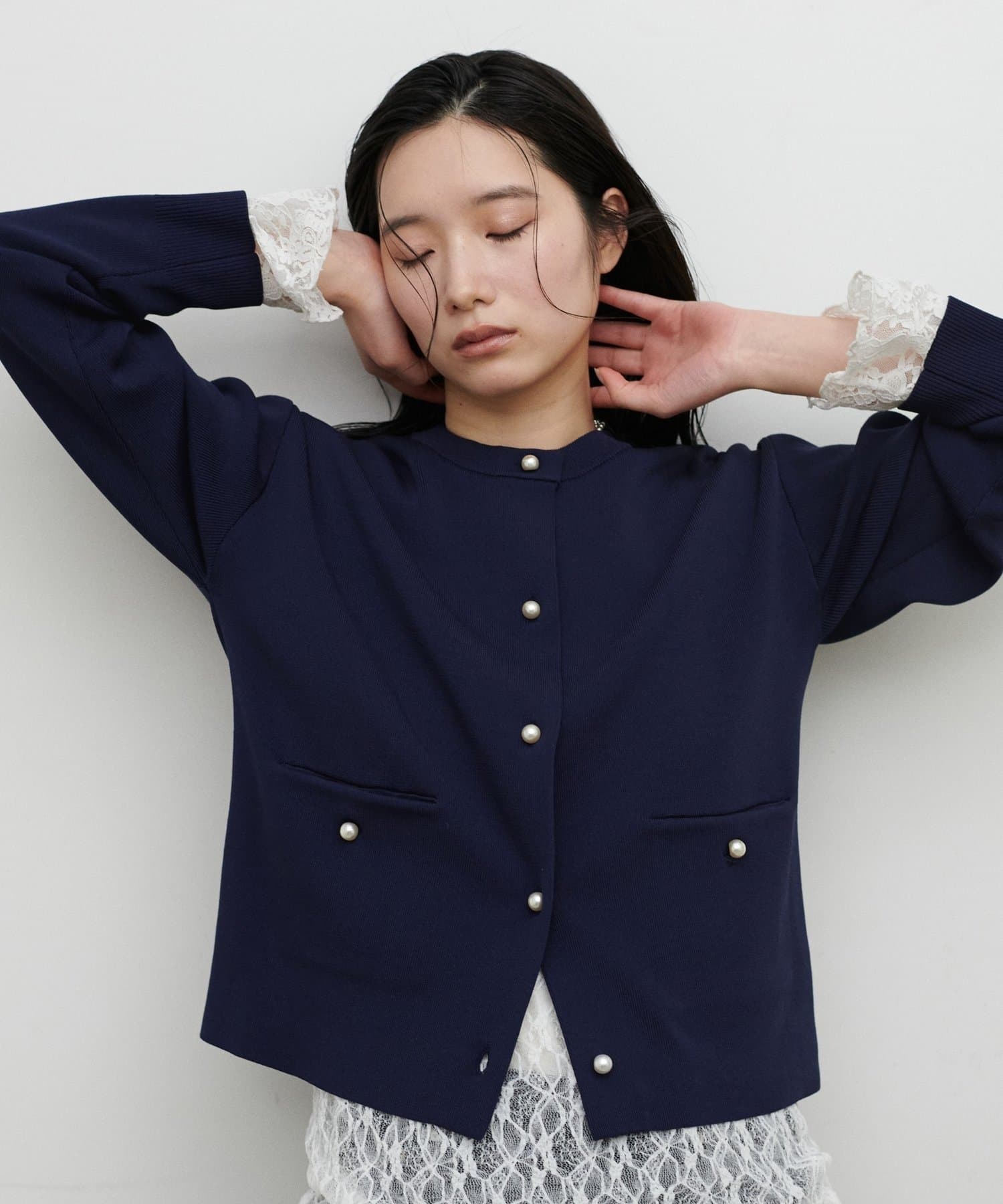 NICE CLAUP / OLIVE des OLIVE OUTLET(ナイスクラップ  / オリーブ デ オリーブ アウトレット) 【LARUTA】きれいめパール釦ショートカーディガン
