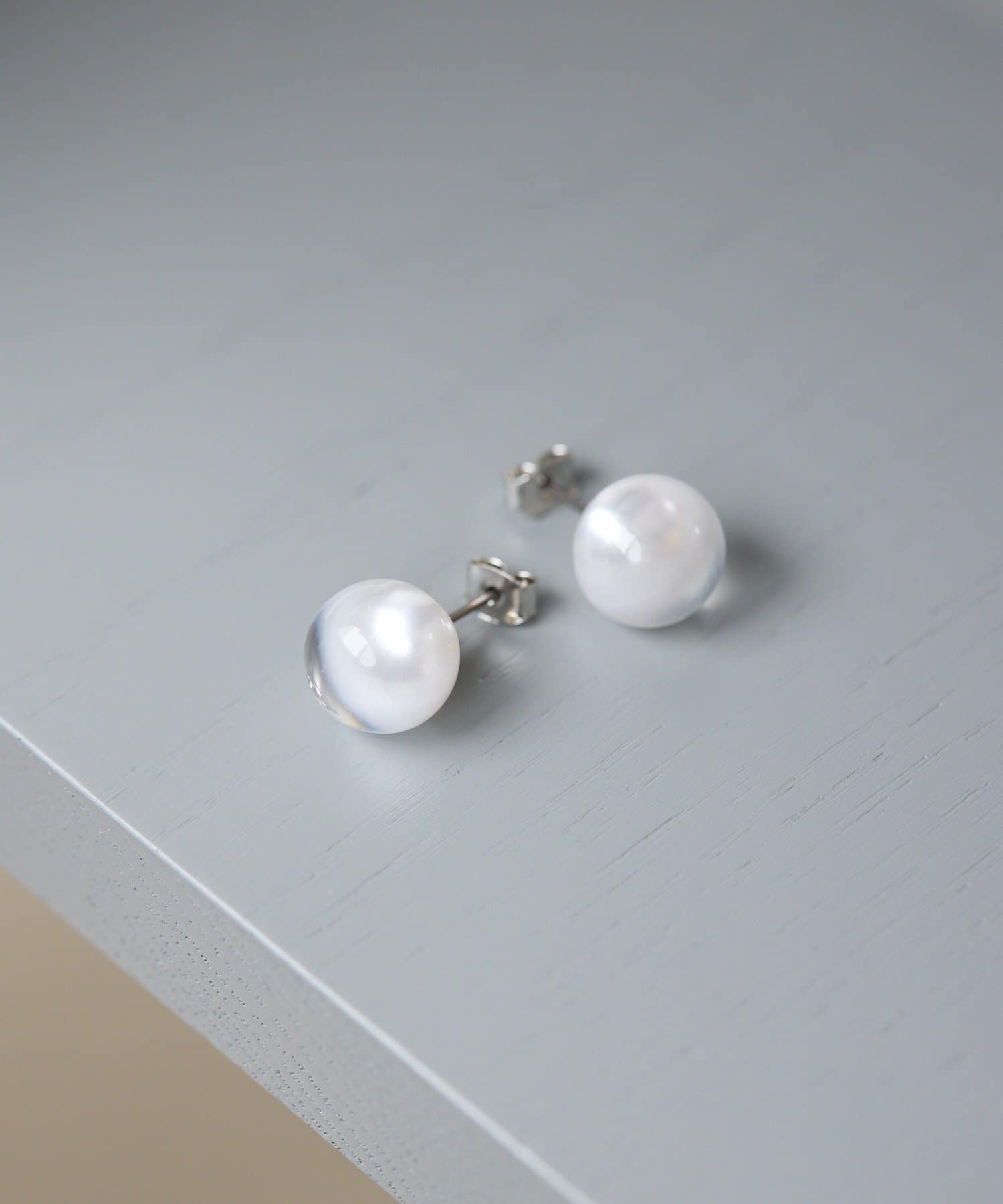 ear PAPILLONNER(イア パピヨネ) 《チタンポスト》封入パールポストピアス