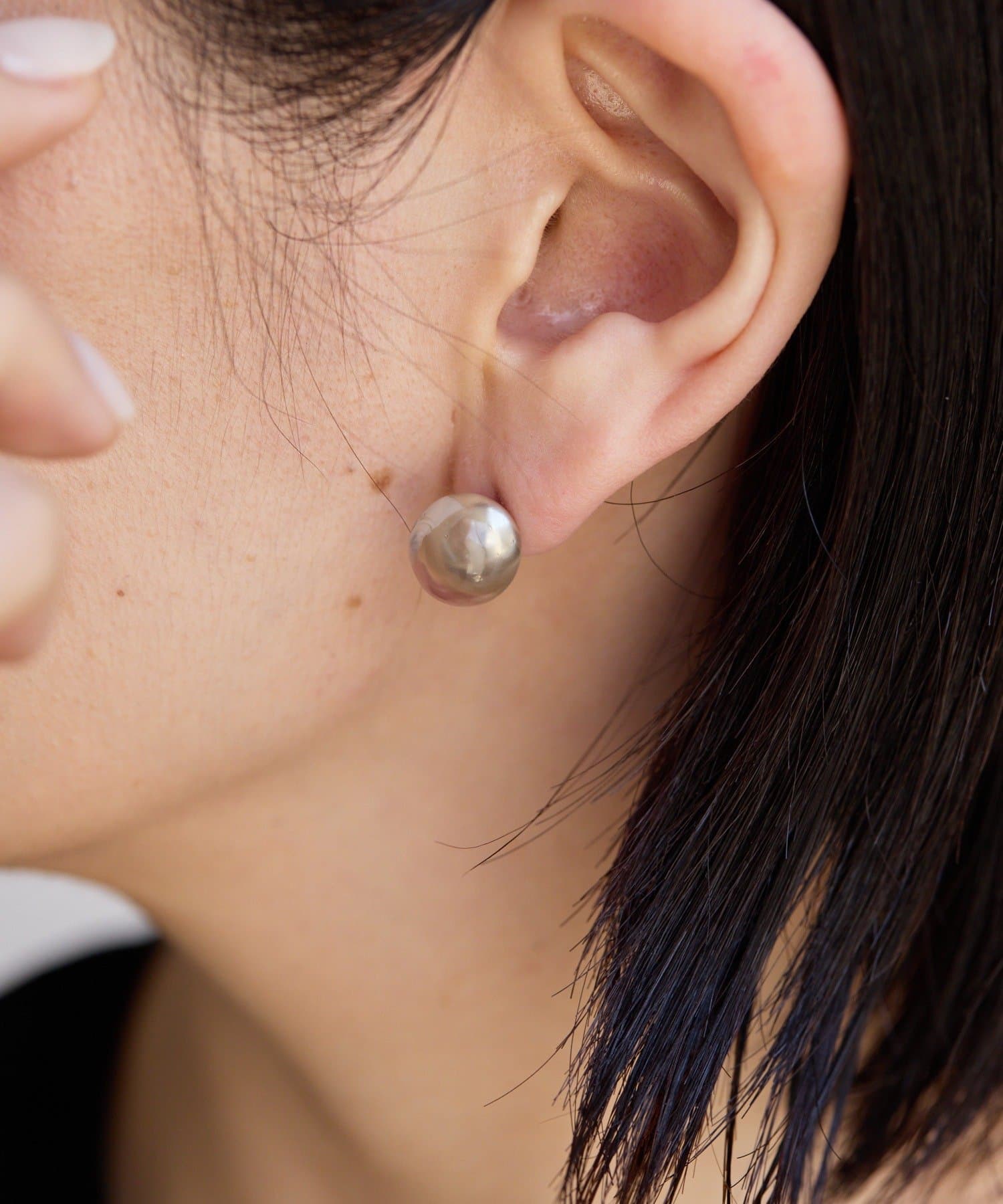 ear PAPILLONNER(イア パピヨネ) 《チタンポスト》封入パールポストピアス