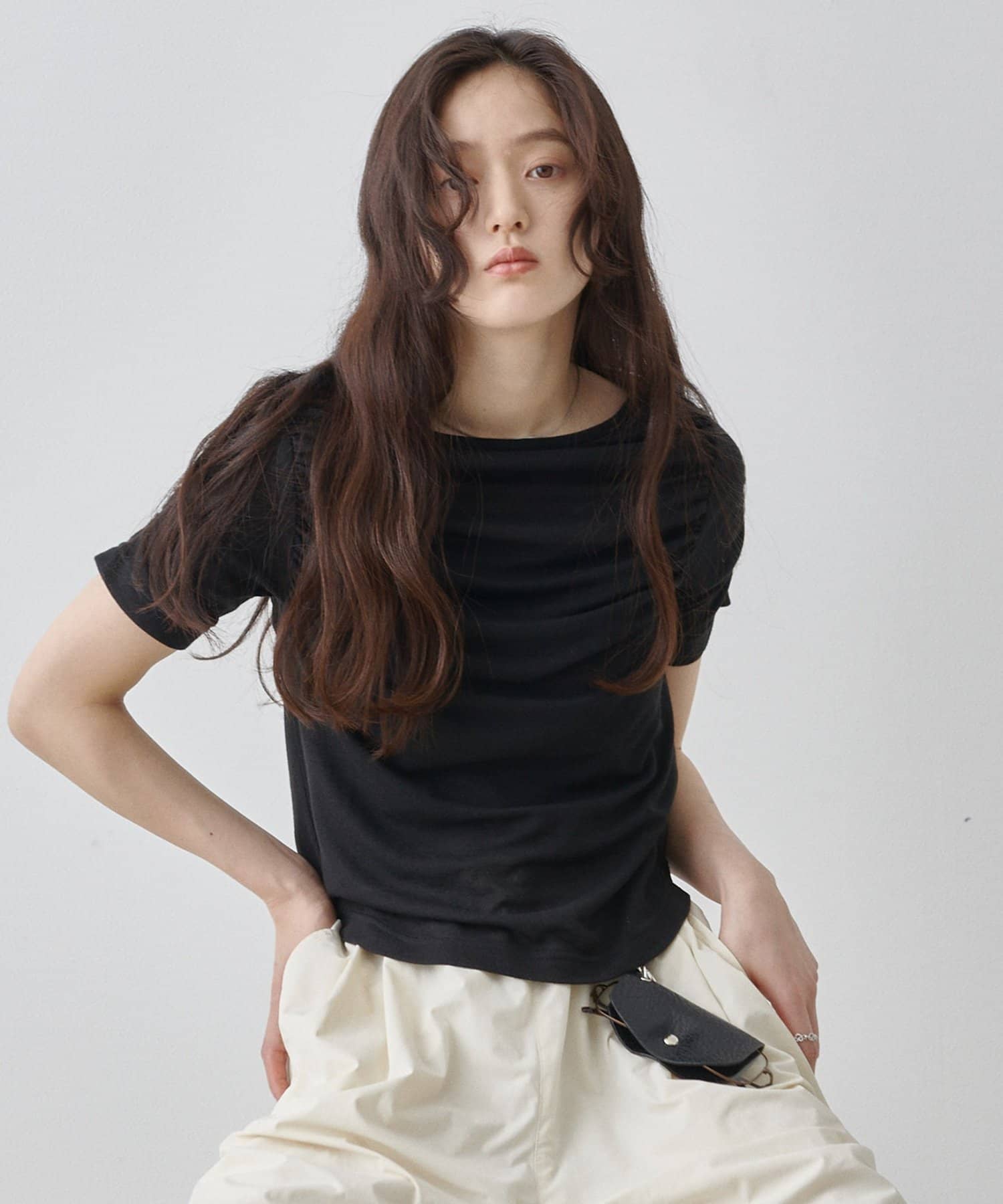 COLONY 2139(コロニー トゥーワンスリーナイン) ギャザーTシャツ