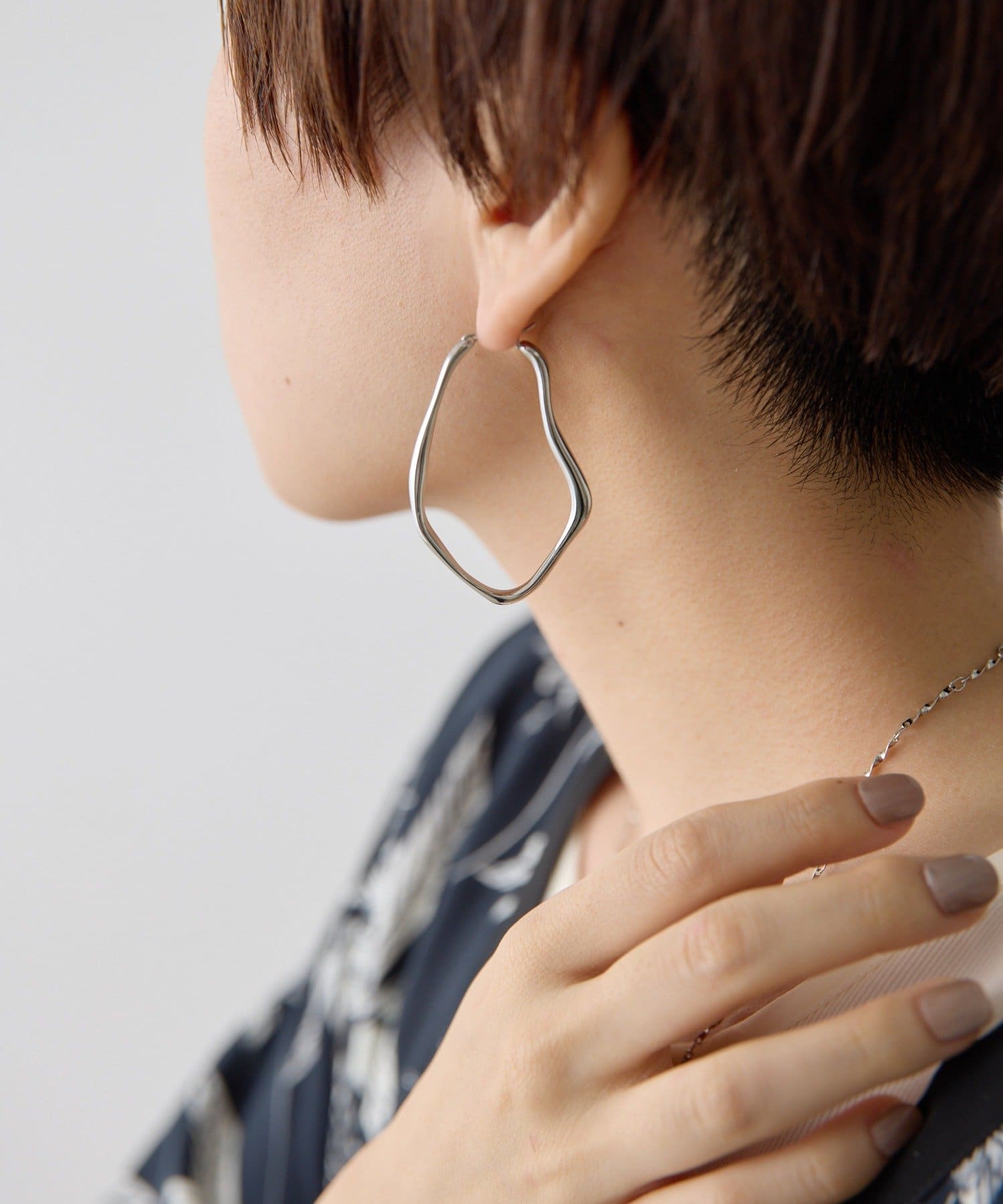 ear PAPILLONNER(イア パピヨネ) 《金属アレルギー対応/ステンレス》変形ビッグフープピアス