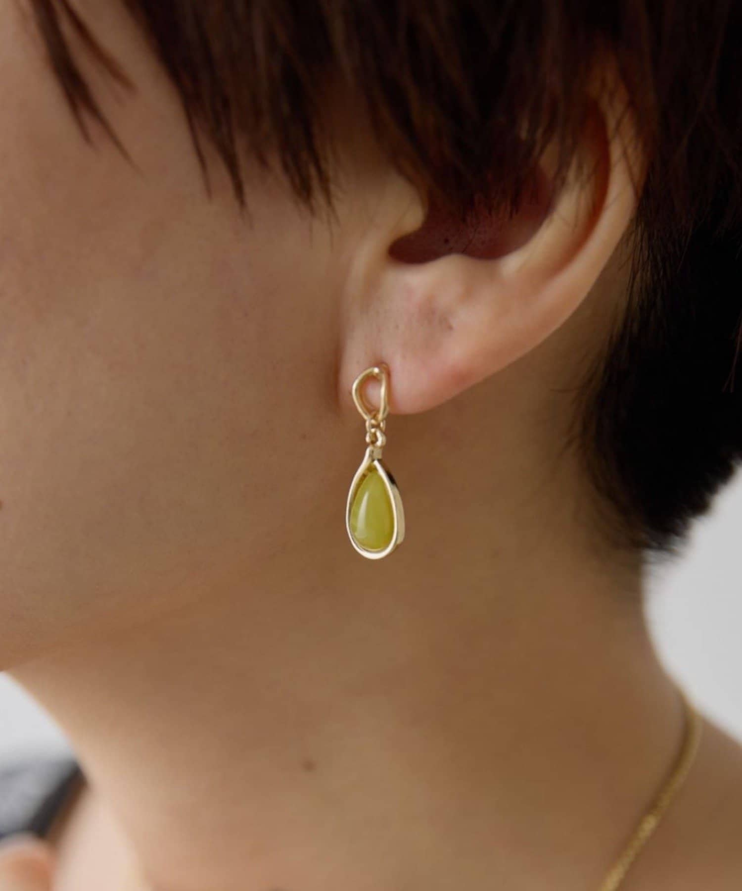 ear PAPILLONNER(イア パピヨネ) カラー雫ドロップピアス