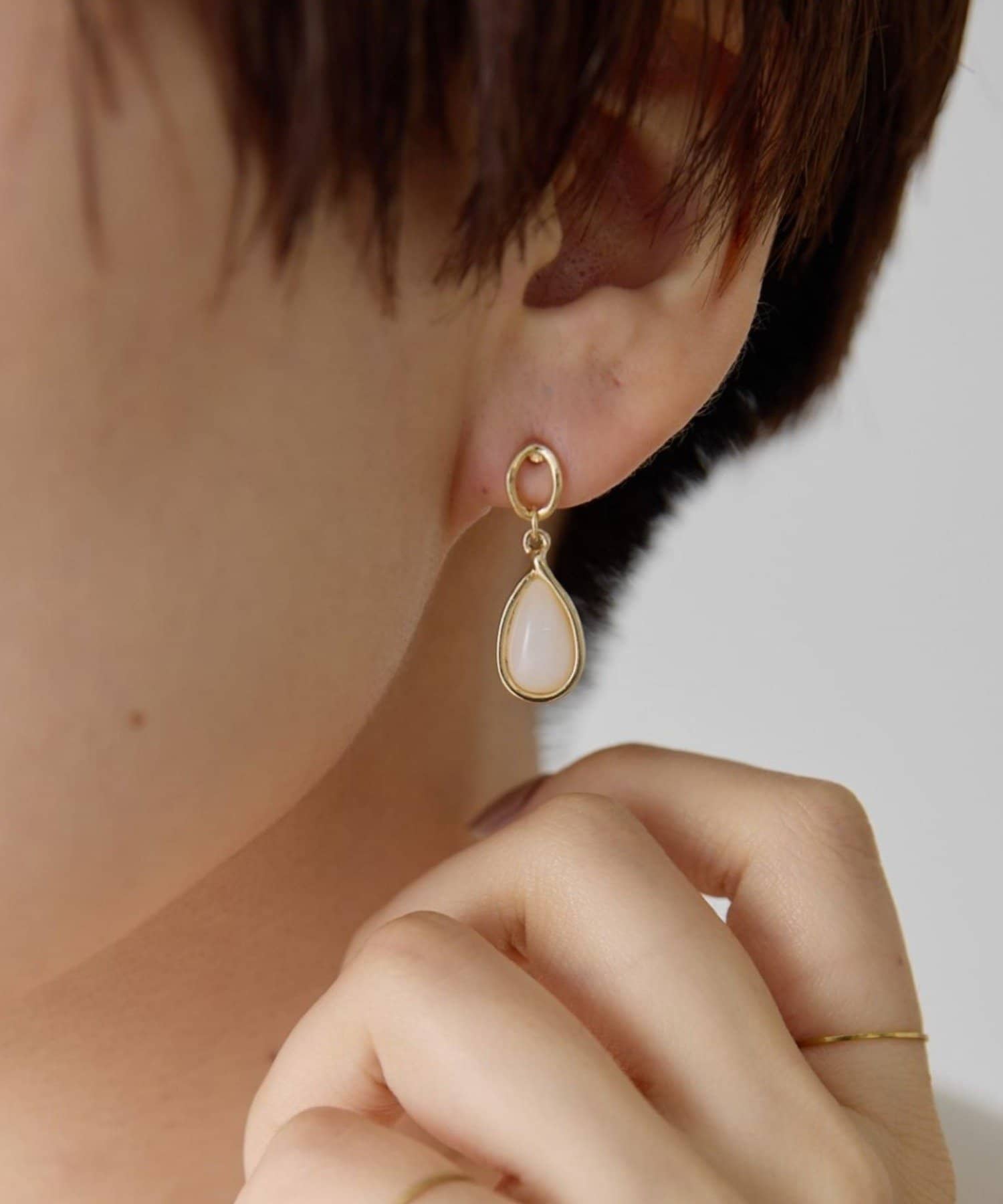 ear PAPILLONNER(イア パピヨネ) カラー雫ドロップピアス