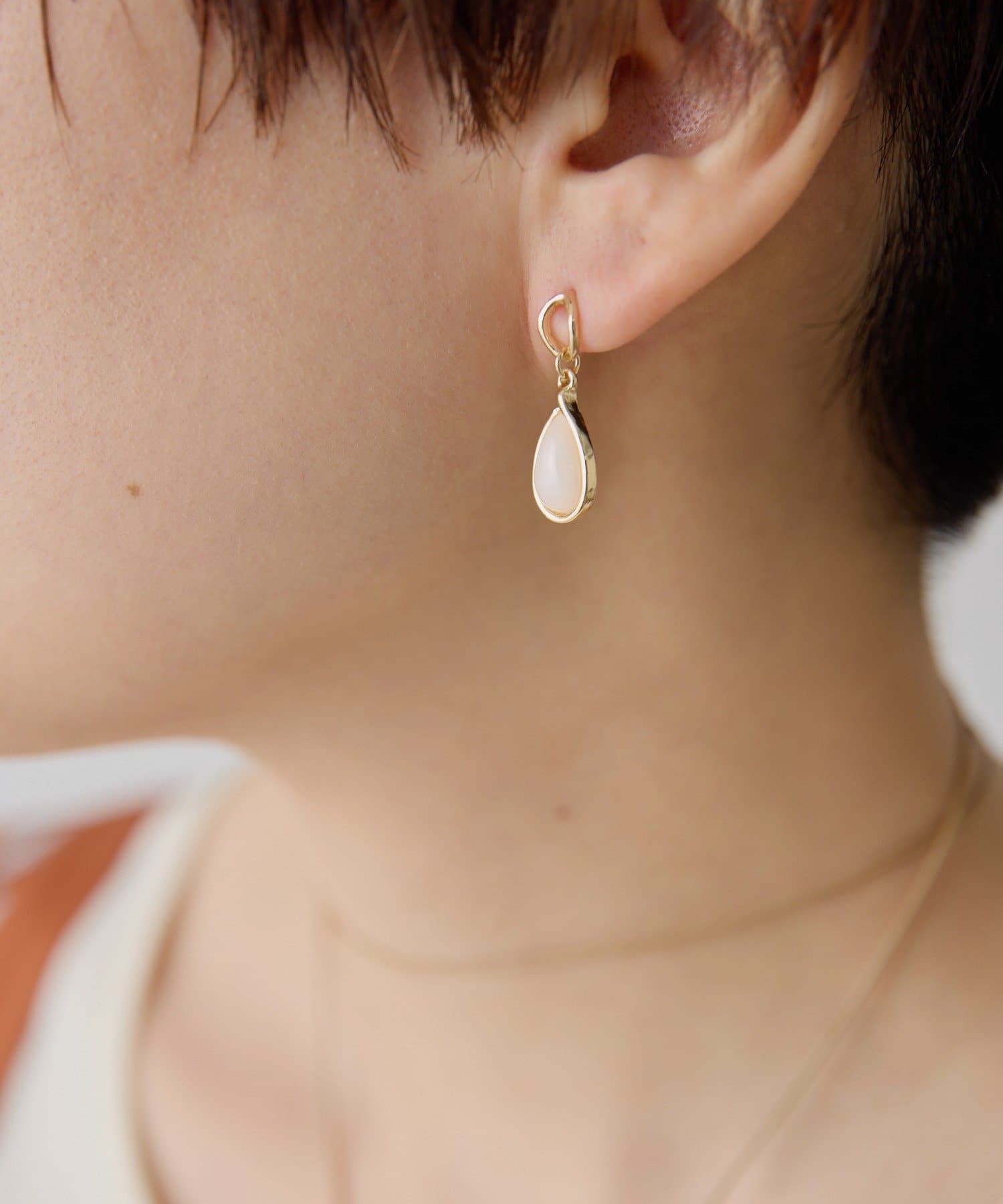 ear PAPILLONNER(イア パピヨネ) カラー雫ドロップピアス
