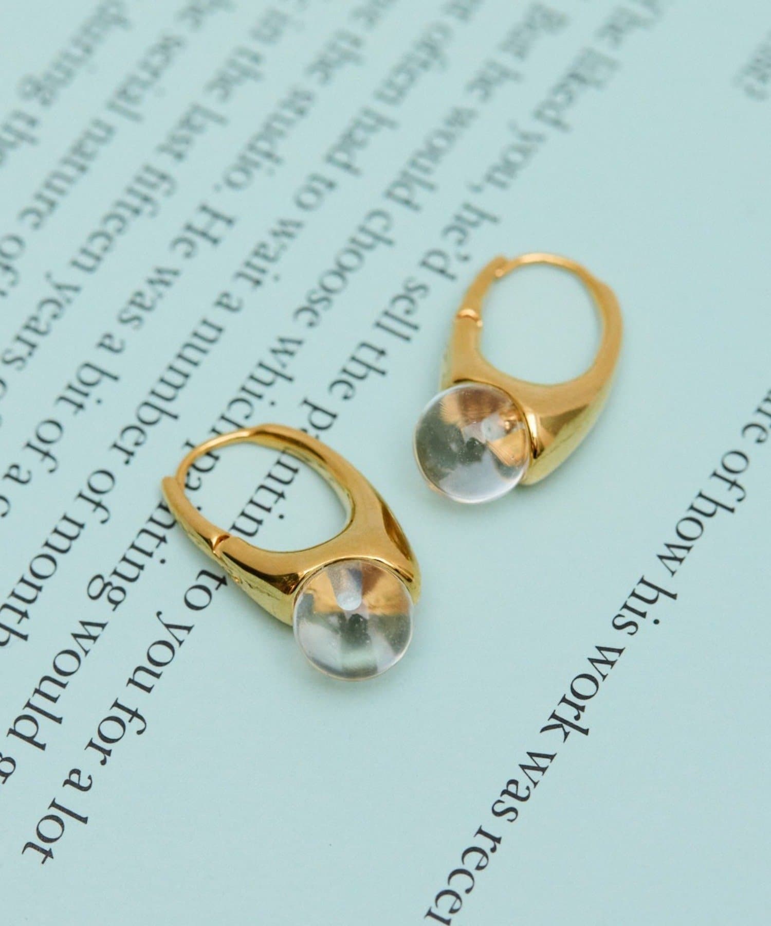 ear PAPILLONNER(イア パピヨネ) クリスタルボールピアス
