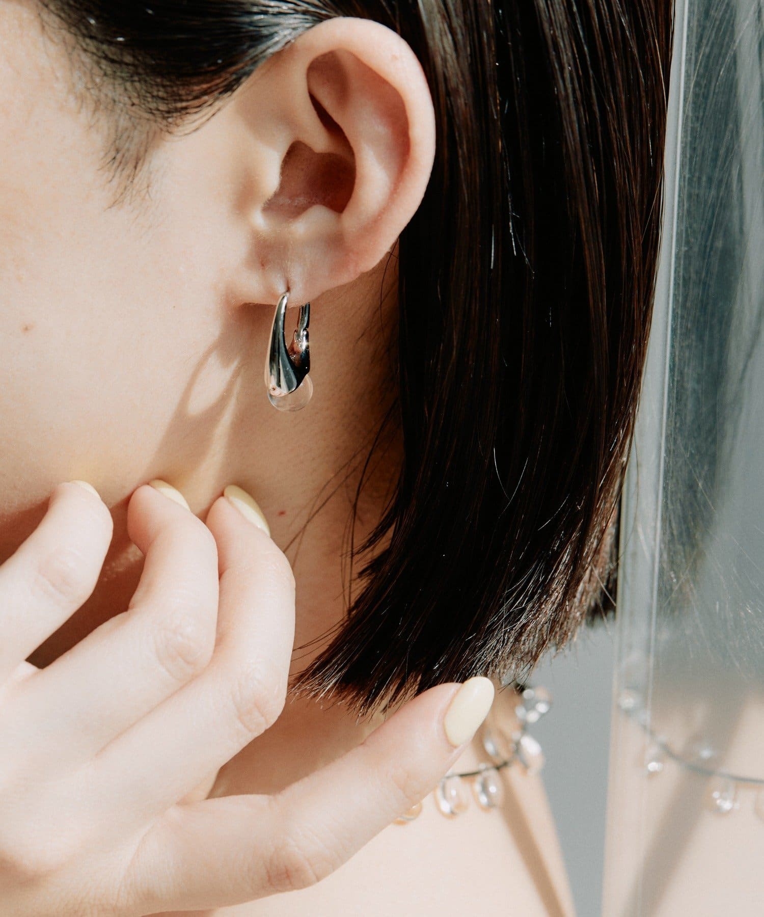 ear PAPILLONNER(イア パピヨネ) クリスタルボールピアス