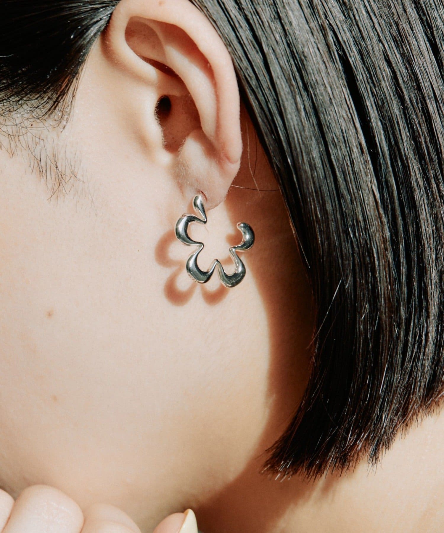ear PAPILLONNER(イア パピヨネ) フラワーフープピアス