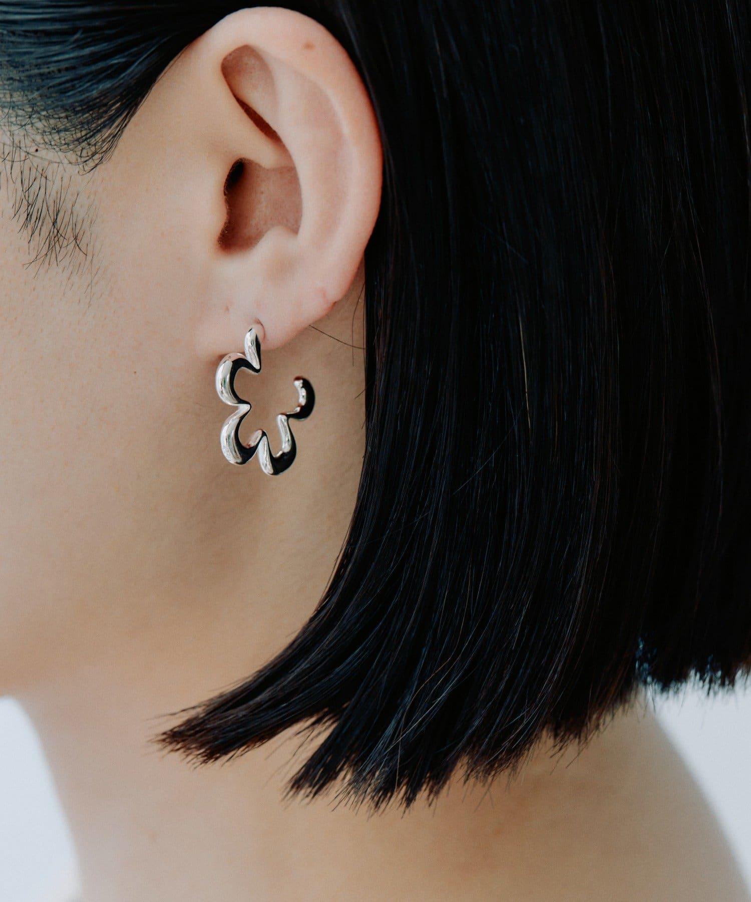 ear PAPILLONNER(イア パピヨネ) フラワーフープピアス