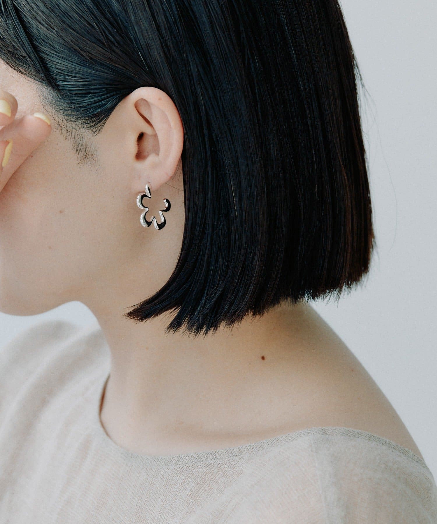 ear PAPILLONNER(イア パピヨネ) フラワーフープピアス