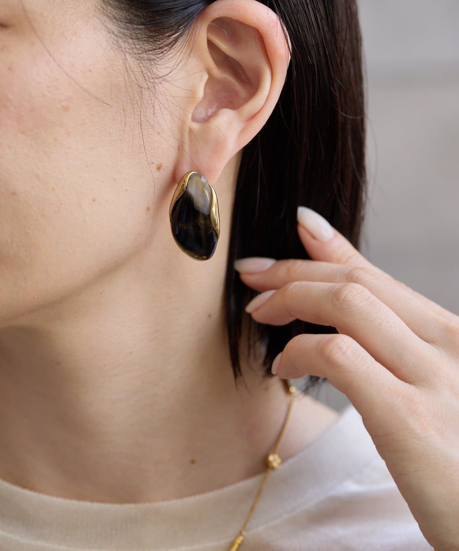 ear PAPILLONNER(イア パピヨネ) 《チタンポスト》ブラックマーブルピアス