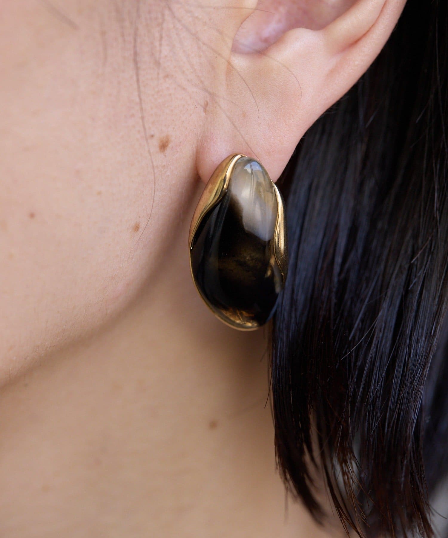 ear PAPILLONNER(イア パピヨネ) 《チタンポスト》ブラックマーブルピアス