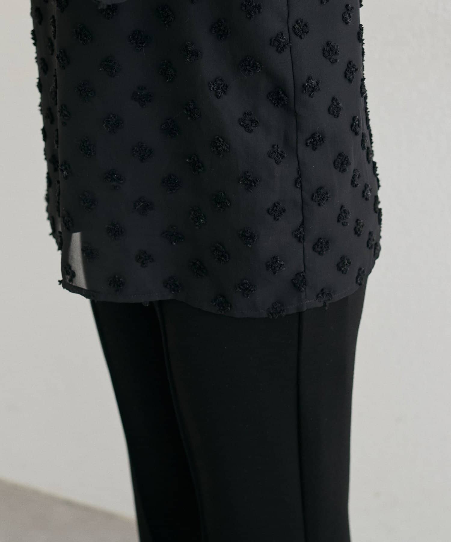 NICE CLAUP / OLIVE des OLIVE OUTLET(ナイスクラップ  / オリーブ デ オリーブ アウトレット) 【LARUTA】フラワードット柄ジャガードシアーブラウス