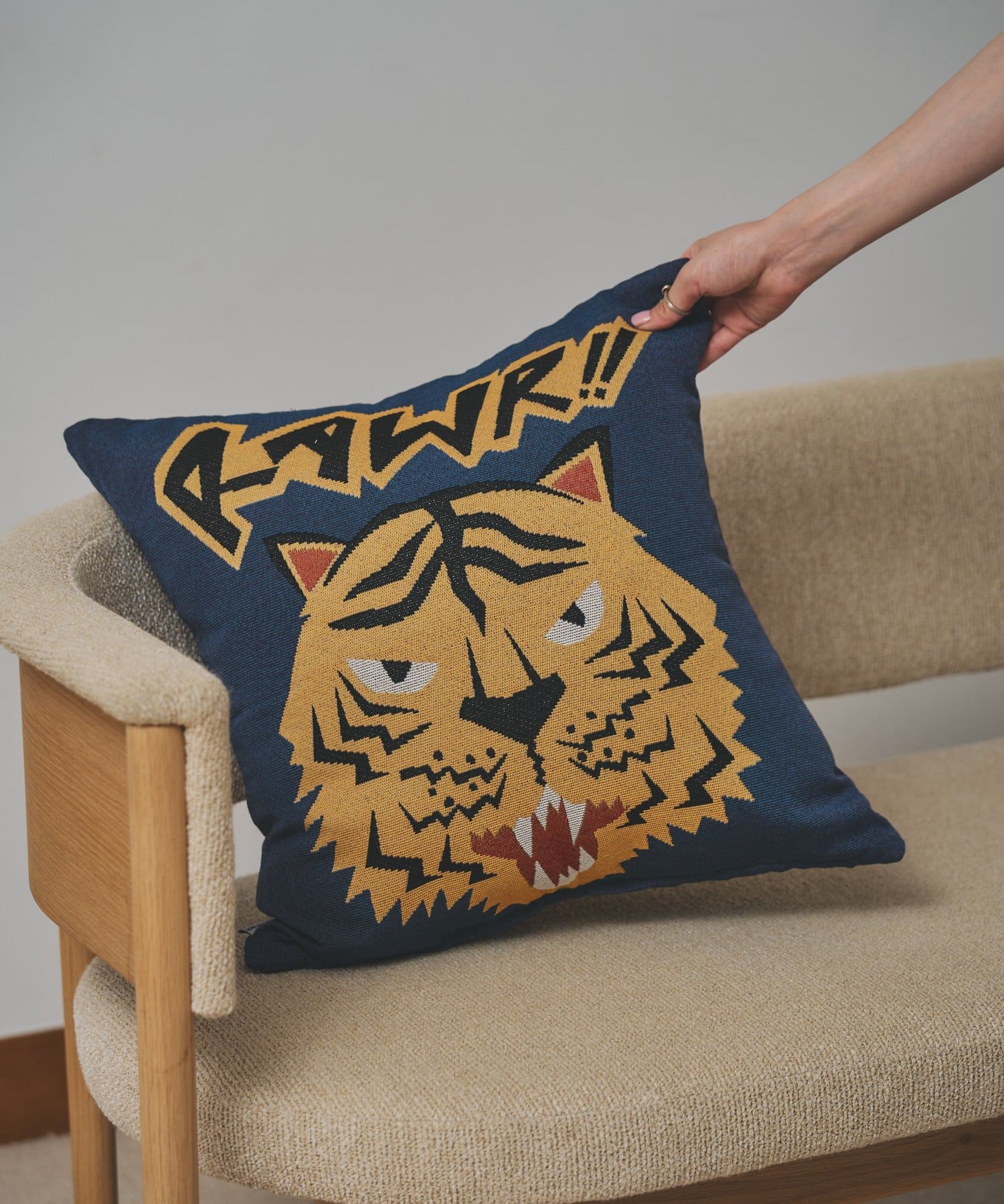BIRTHDAY BAR(バースデイバー) animal Jacquard cushioncover　クッションカバー