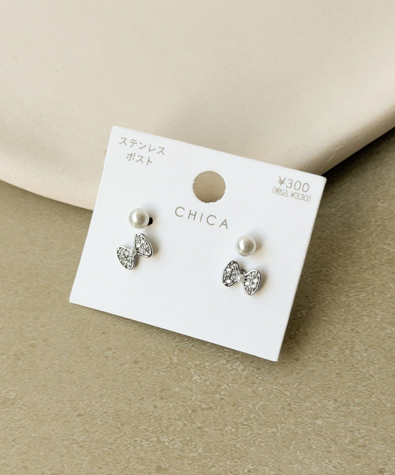 3COINS(スリーコインズ) キラキラリボンパールピアス4個セット