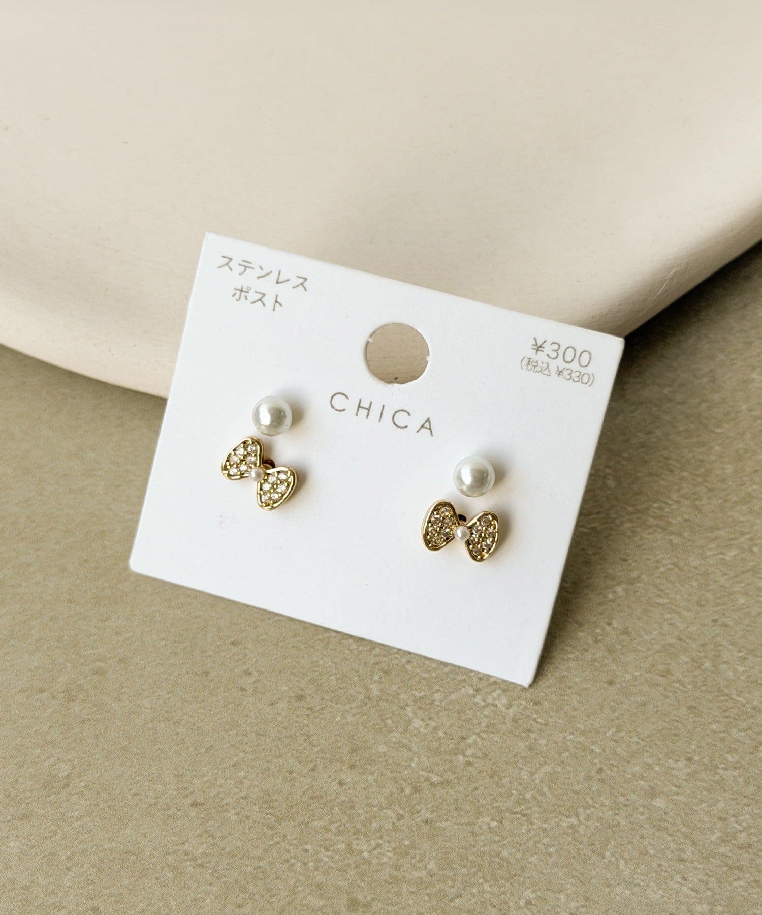 3COINS(スリーコインズ) キラキラリボンパールピアス4個セット