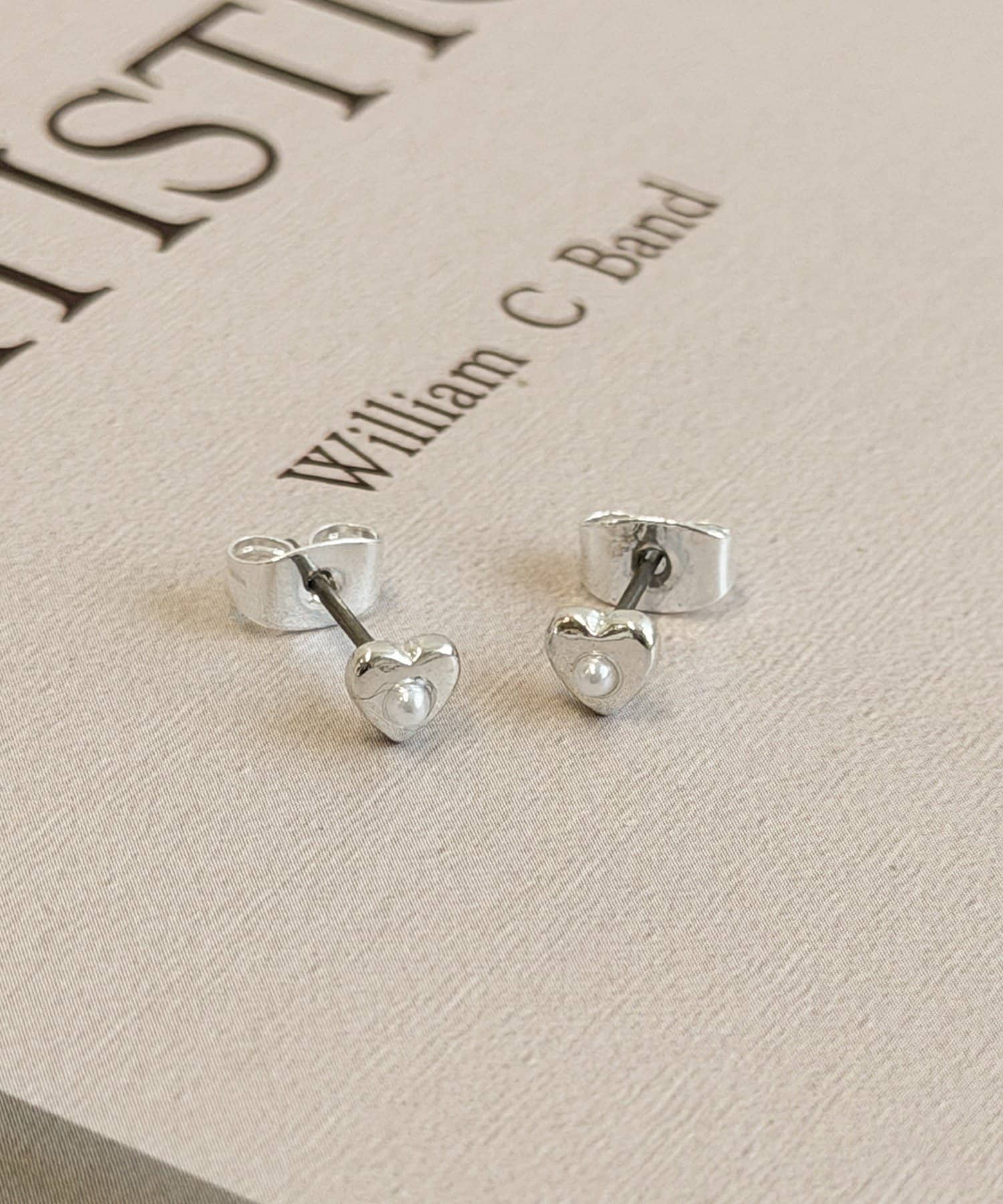 3COINS(スリーコインズ) センターパールメタルピアス