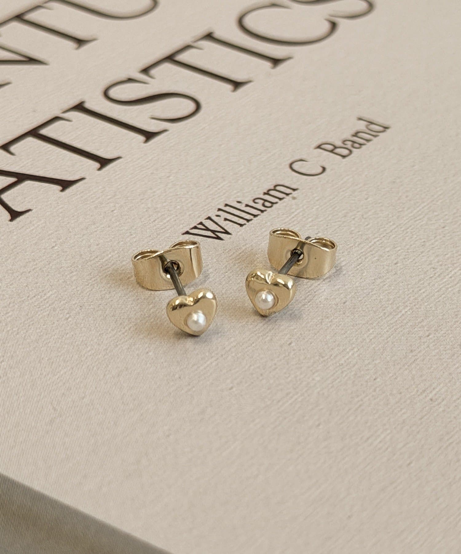 3COINS(スリーコインズ) センターパールメタルピアス
