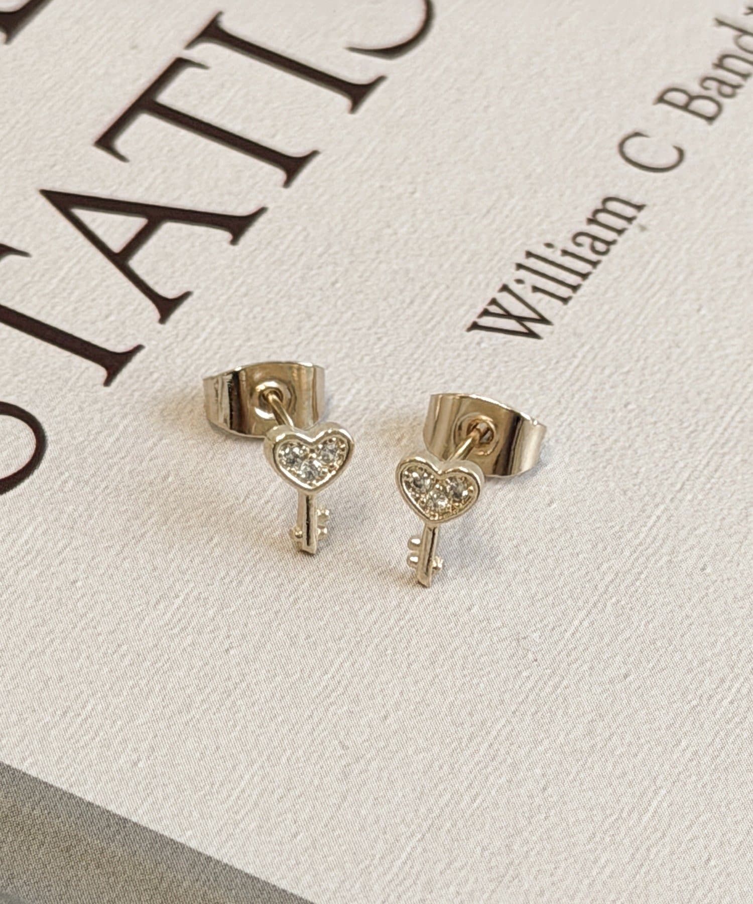 3COINS(スリーコインズ) ハートキーピアス