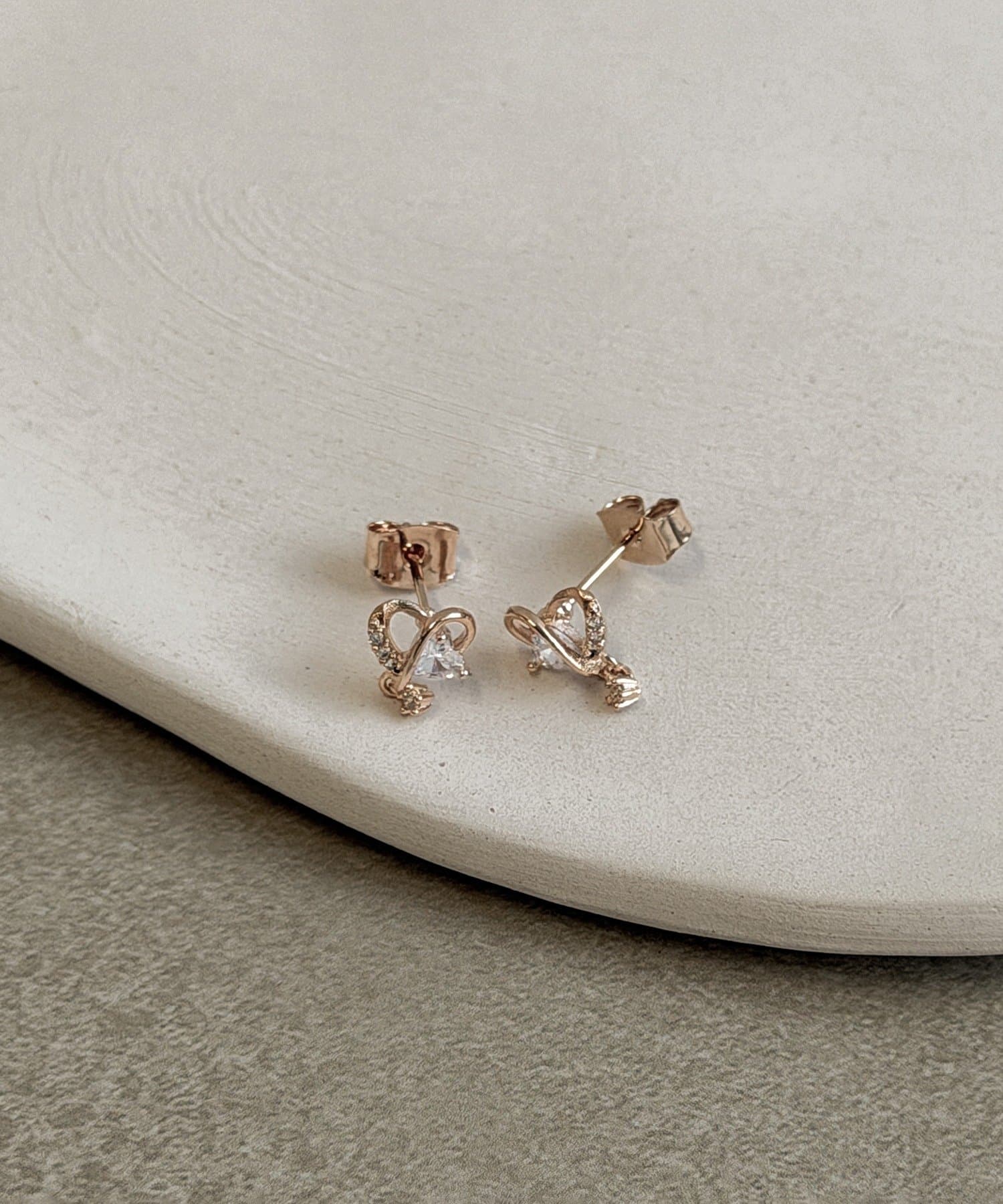 3COINS(スリーコインズ) ハートキラキラデザインピアス