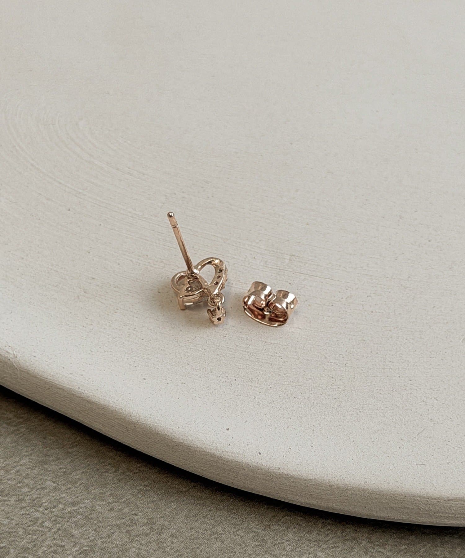 3COINS(スリーコインズ) ハートキラキラデザインピアス