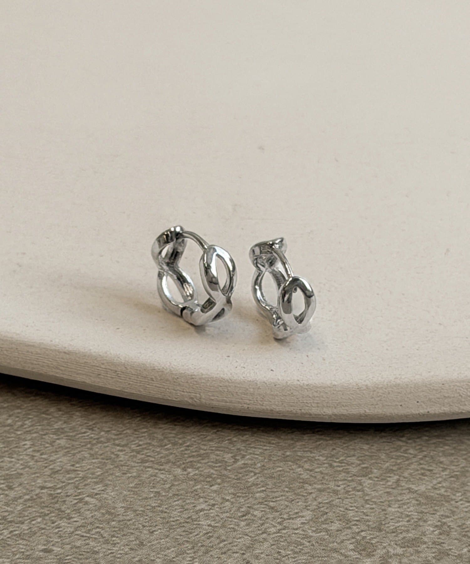 3COINS(スリーコインズ) クロスラインワンタッチピアス