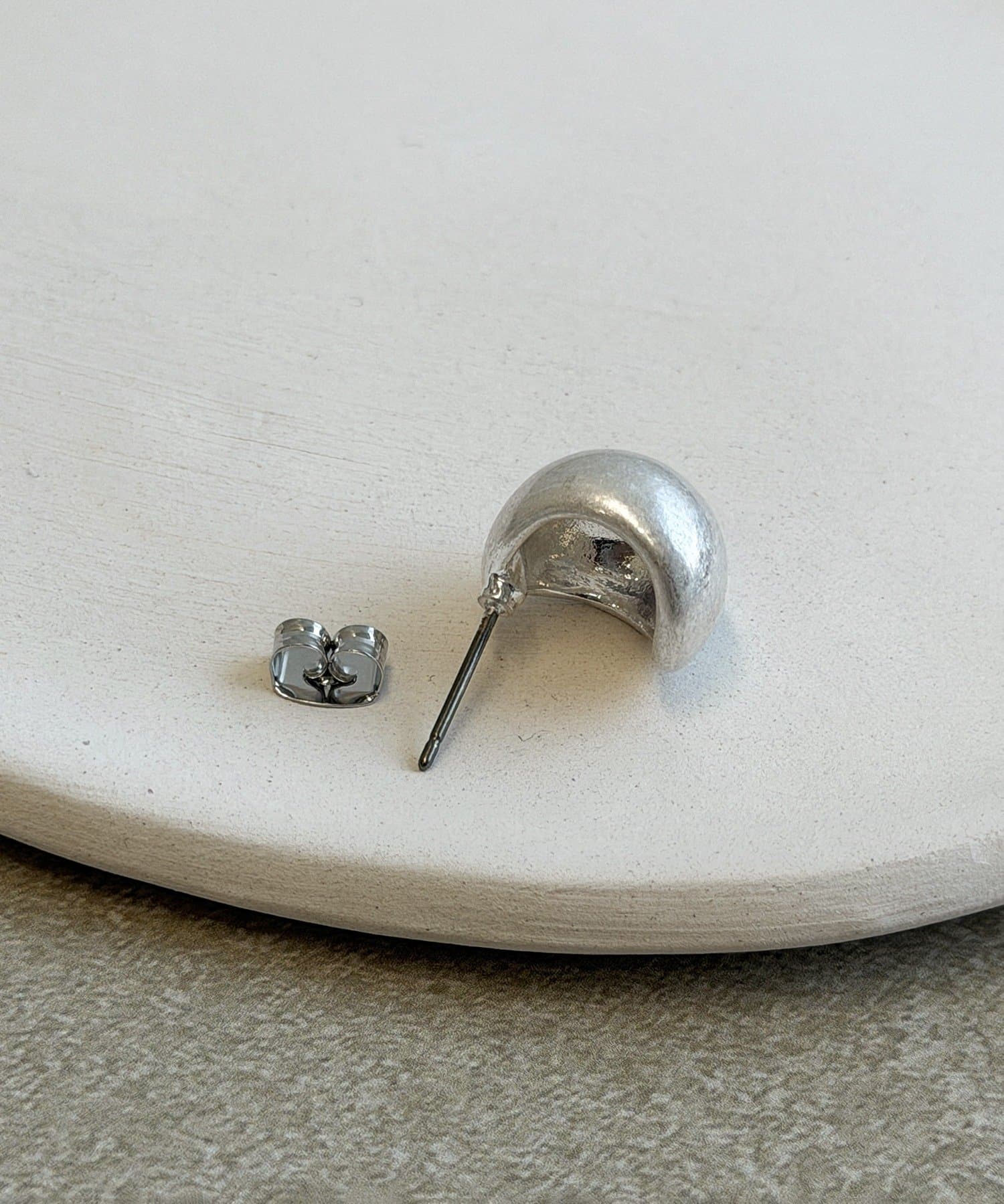 3COINS(スリーコインズ) ヴィンテージ加工メタルピアス