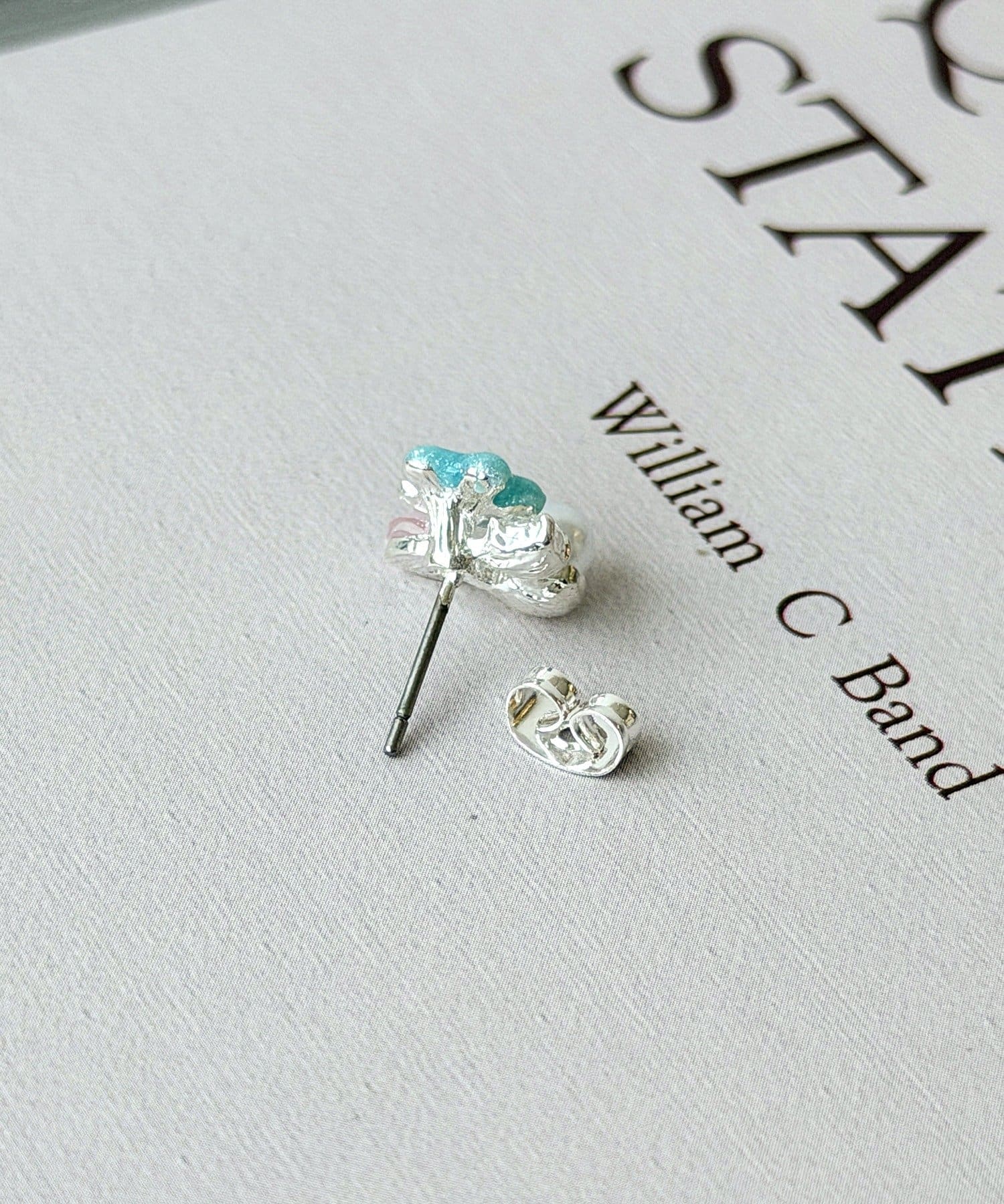 3COINS(スリーコインズ) カラーフラワーパールピアス