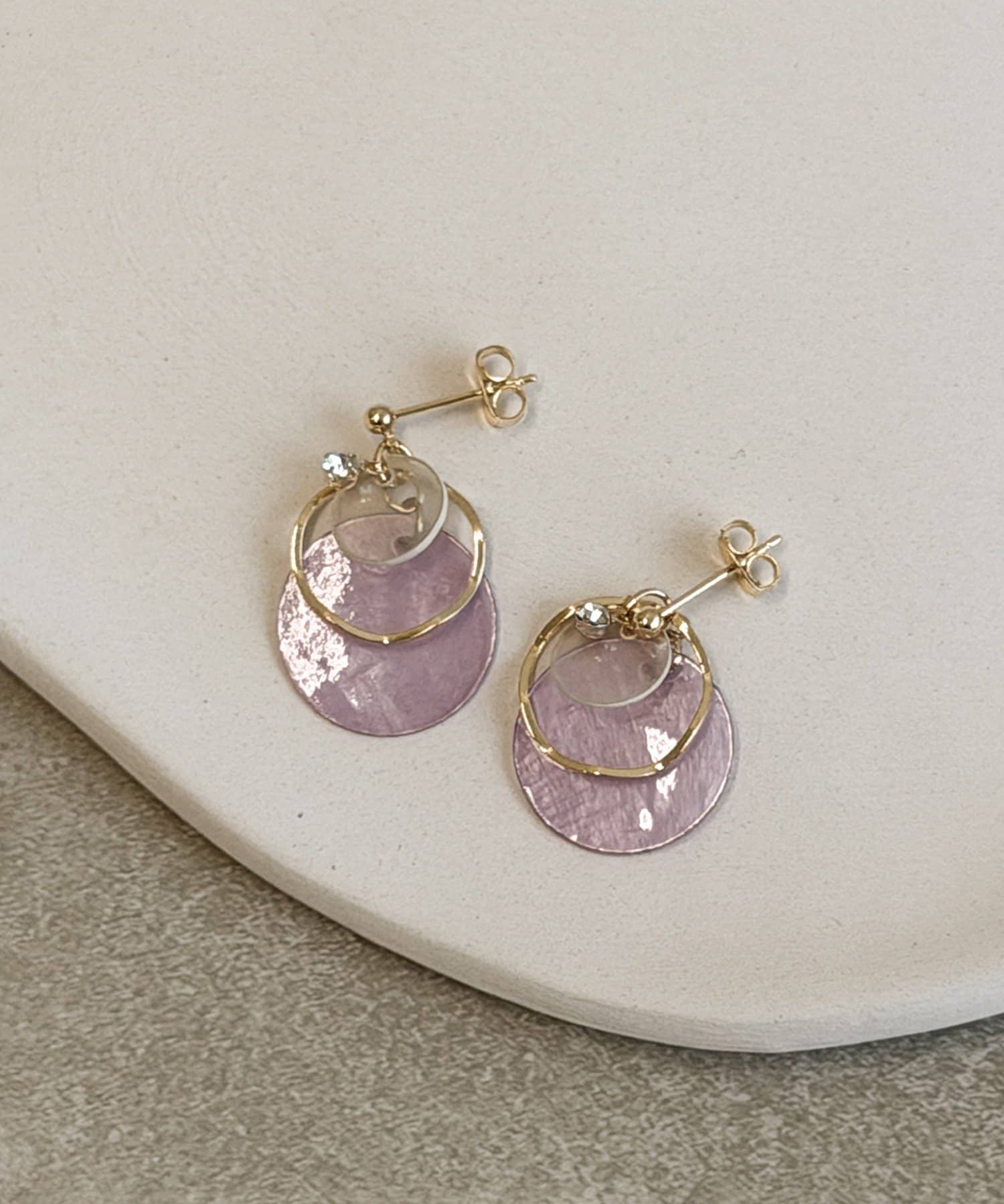 3COINS(スリーコインズ) シェルラウンドメタルピアス