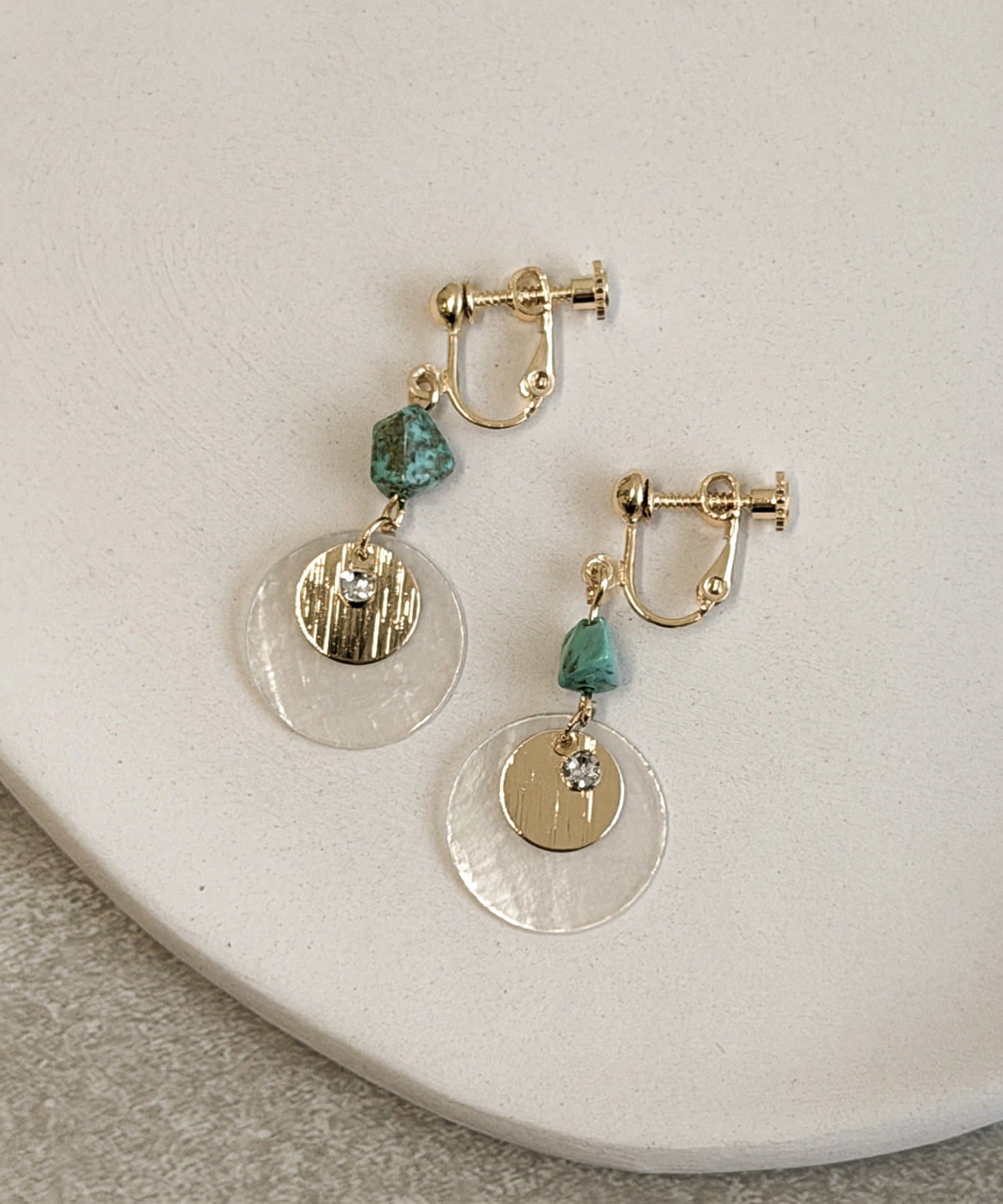 3COINS(スリーコインズ) シェルターコイズイヤリング